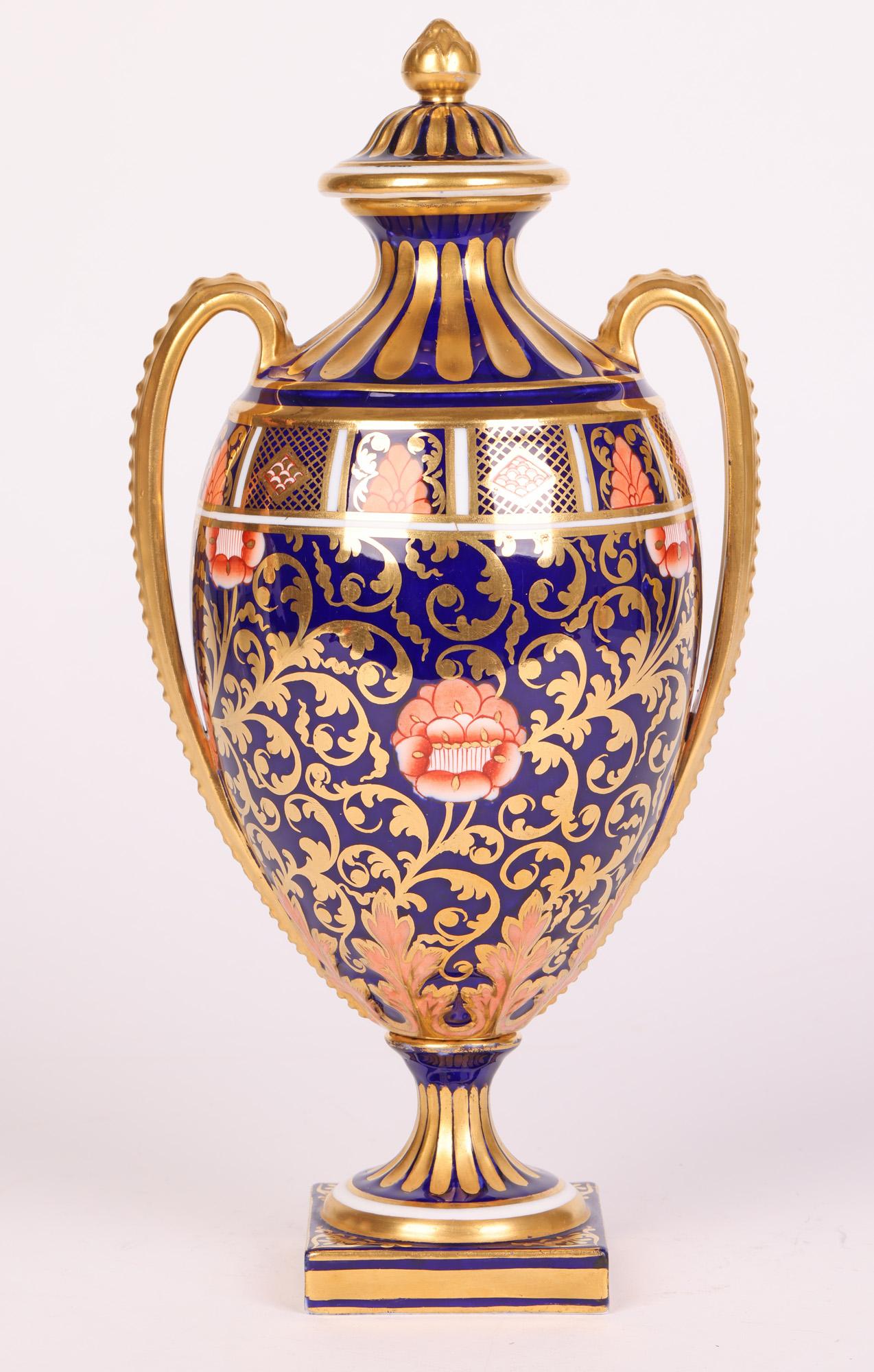 Vase et couvercle à deux poignées en porcelaine à motif Imari de Copeland en vente 12