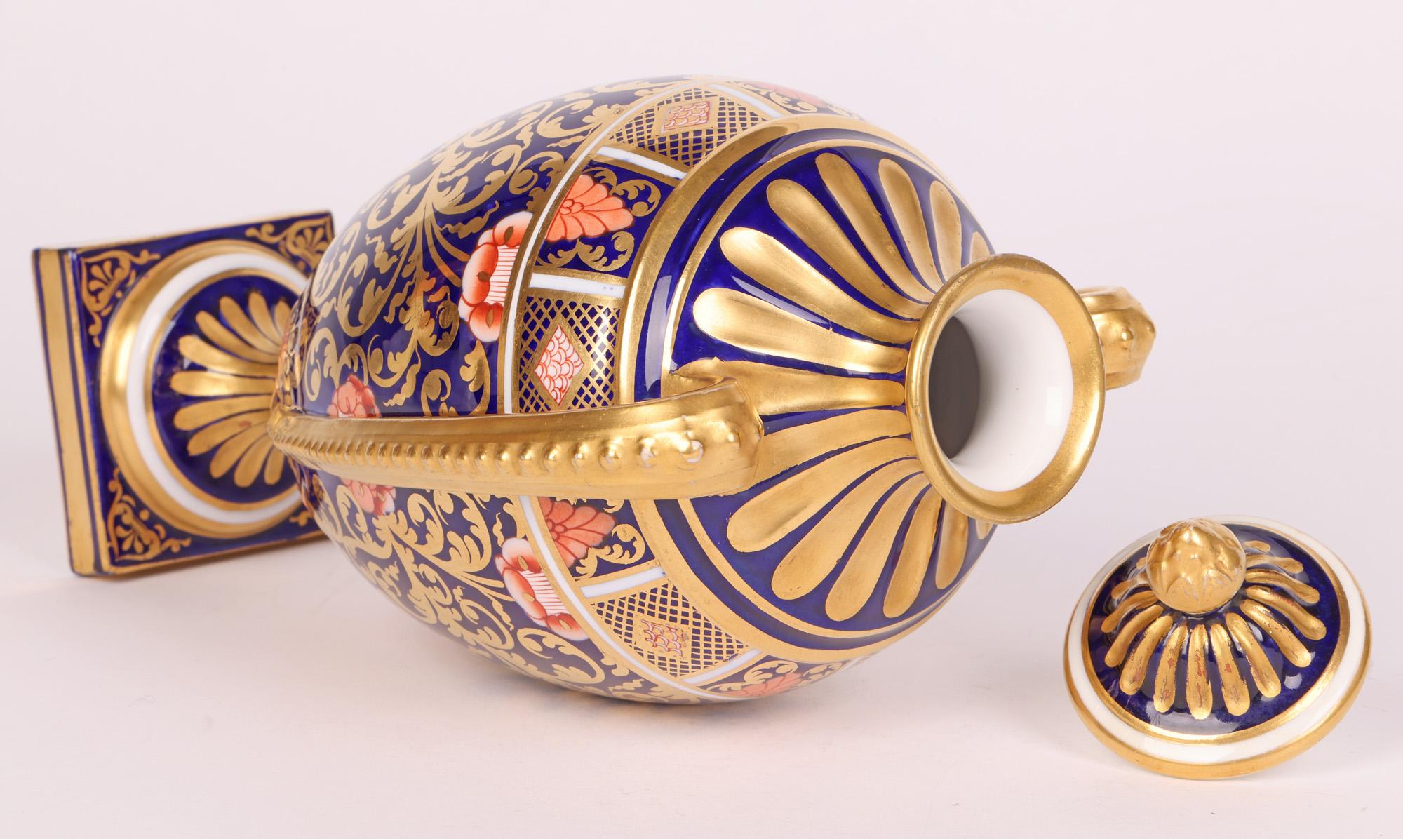 20ième siècle Vase et couvercle à deux poignées en porcelaine à motif Imari de Copeland en vente