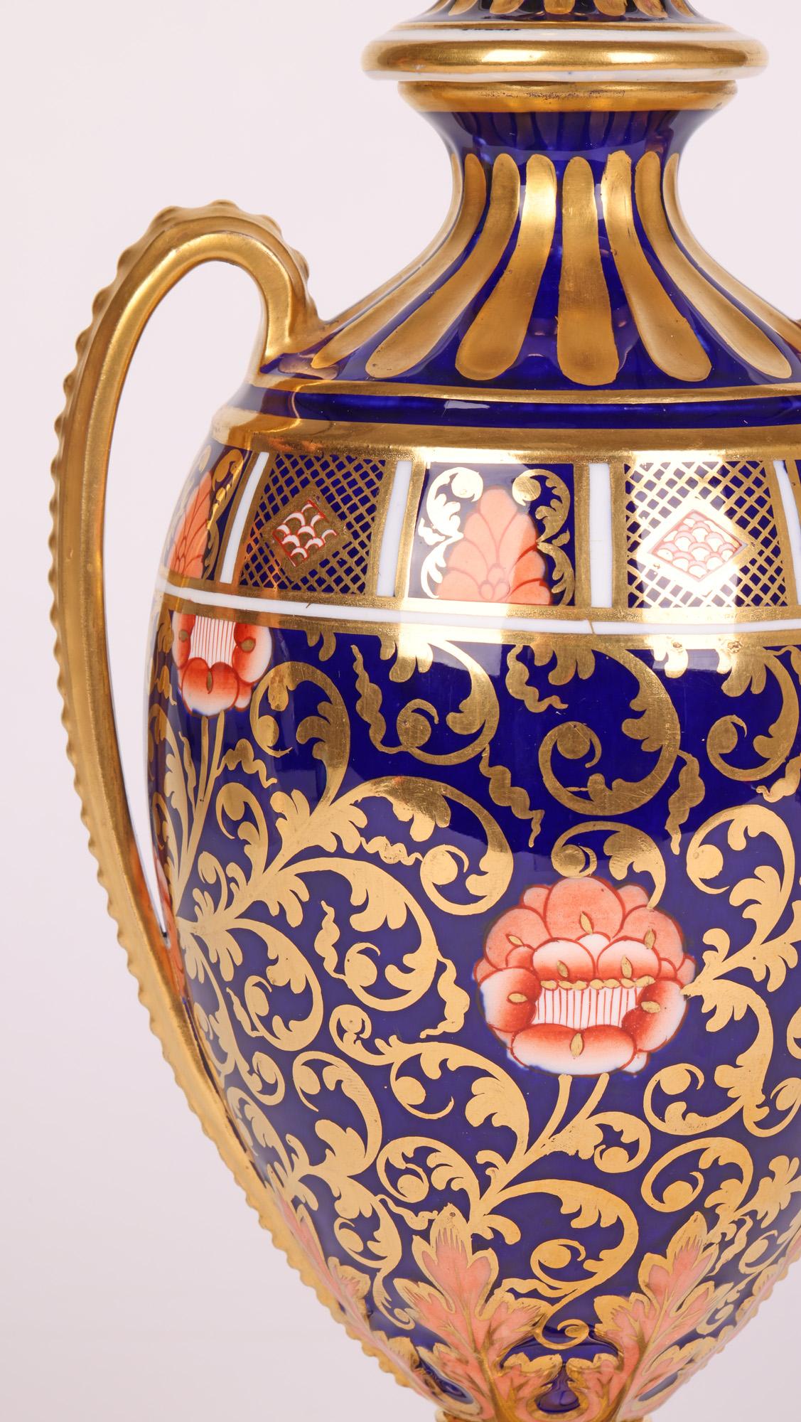 Copeland Imari-Muster Porzellan Vase mit zwei Henkeln und Deckel im Angebot 1