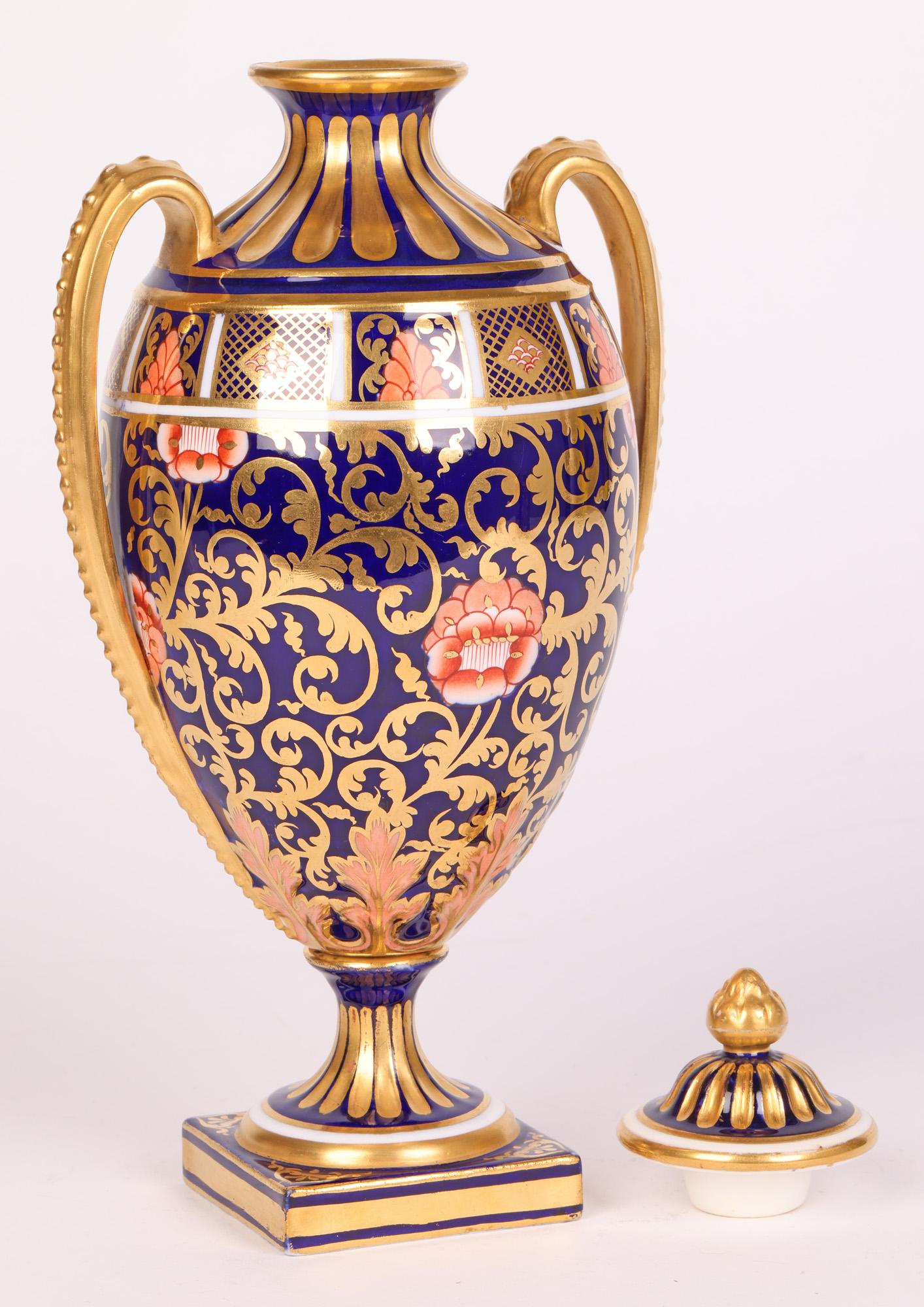 Vase et couvercle à deux poignées en porcelaine à motif Imari de Copeland en vente 1