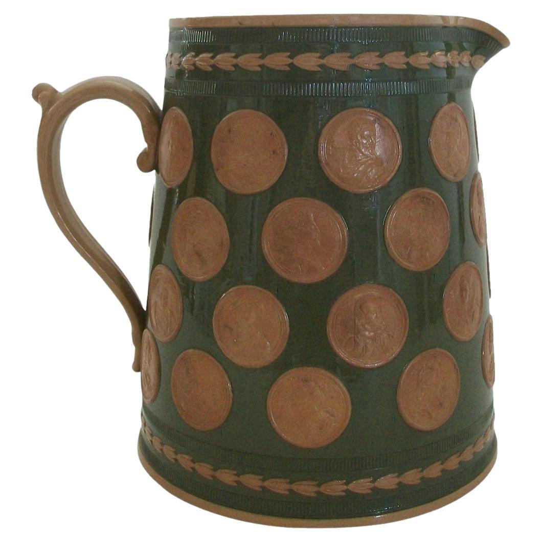 COPELAND - Brocca in diaspro con medaglioni con ritratti reali - Regno Unito - 1850 circa
