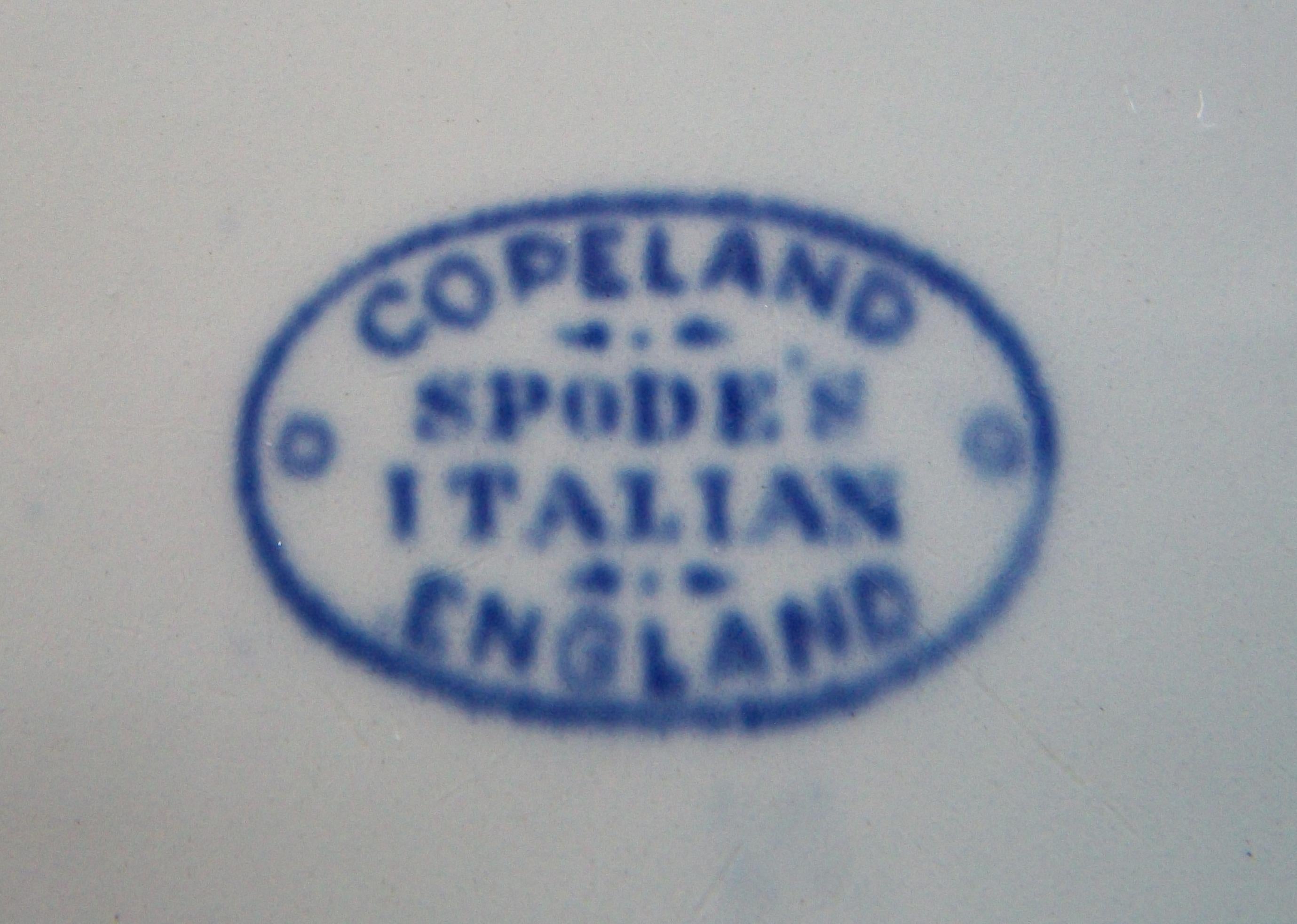 COPELAND SPODE - Plato azul decorado por transferencia con motivo italiano - Reino Unido - Circa 1954 en venta 2