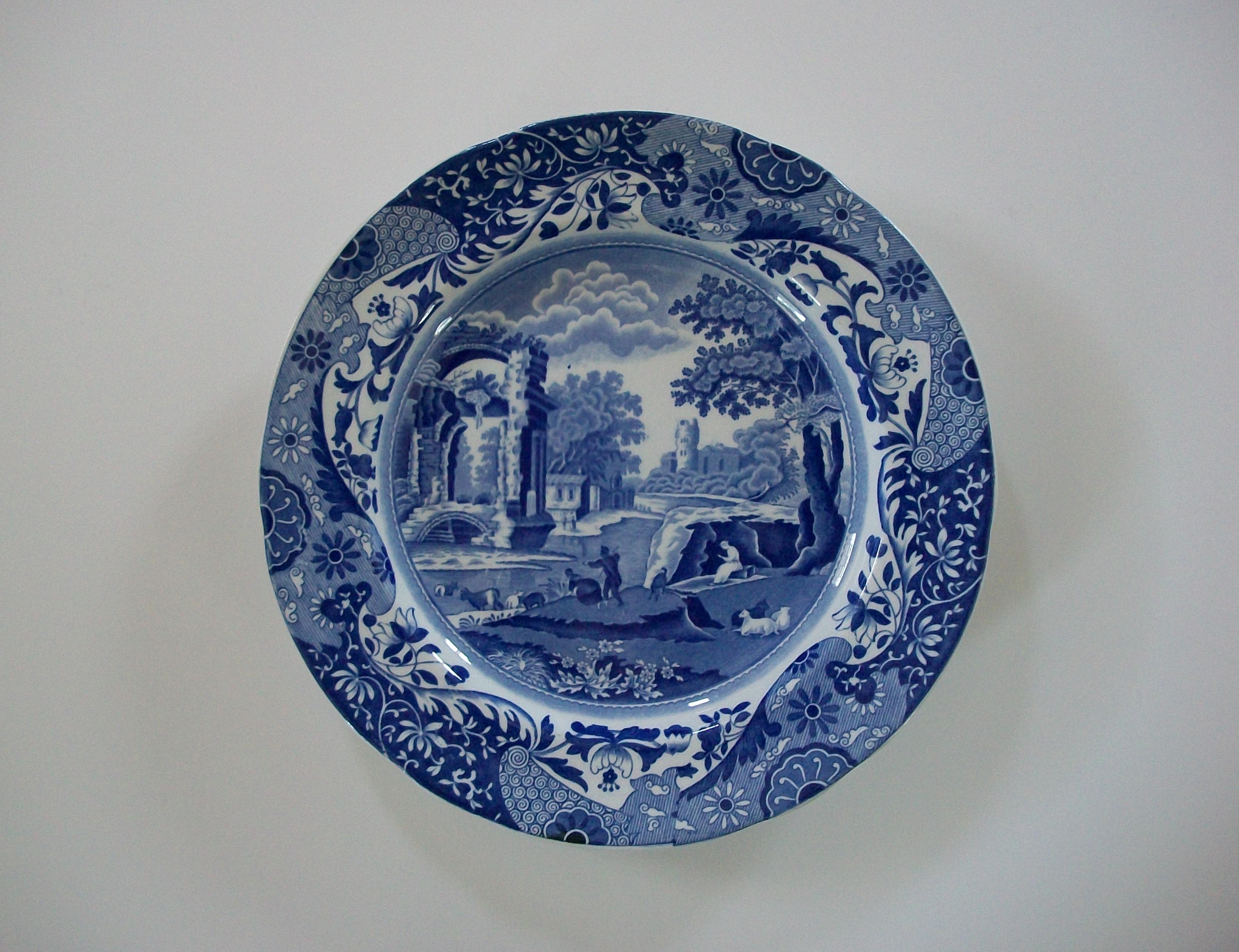 COPELAND SPODE - Plato azul decorado por transferencia con motivo italiano - Reino Unido - Circa 1954 siglo XX en venta