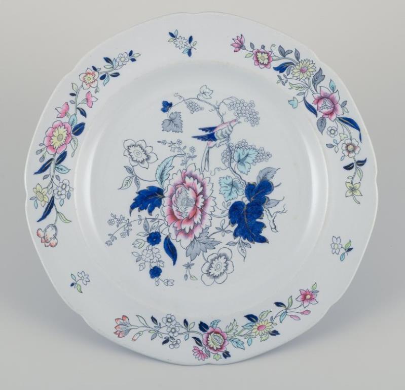 Copeland/Spode, Angleterre.
Quatre assiettes plates en faïence.
Décorée de motifs de fleurs et d'oiseaux.
Datant approximativement des années 1930.
En parfait état.
Marqué.
Dimensions : D 26,0 cm.