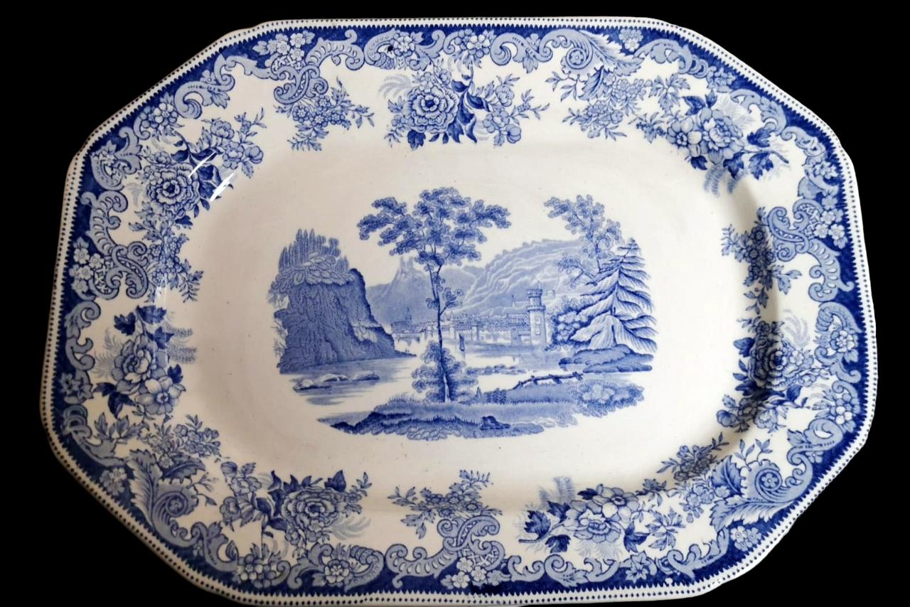 British Copeland-Spode English Tray with Blue Transferware Decorations For Sale