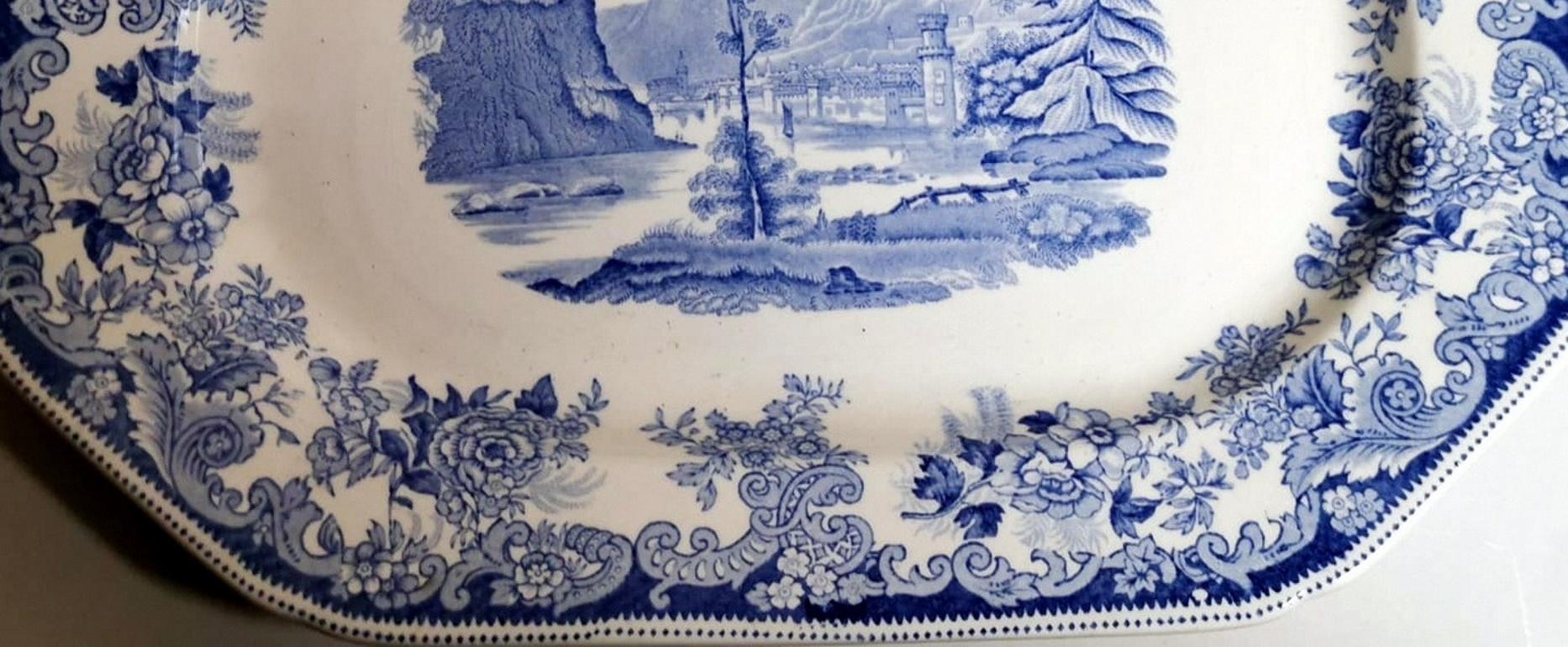 20ième siècle Plateau anglais Copeland-Spode avec décorations en faïence bleue en vente