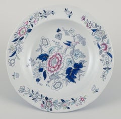 Copeland/Spode. Five deep plates in faience. With floral and bird motifs.