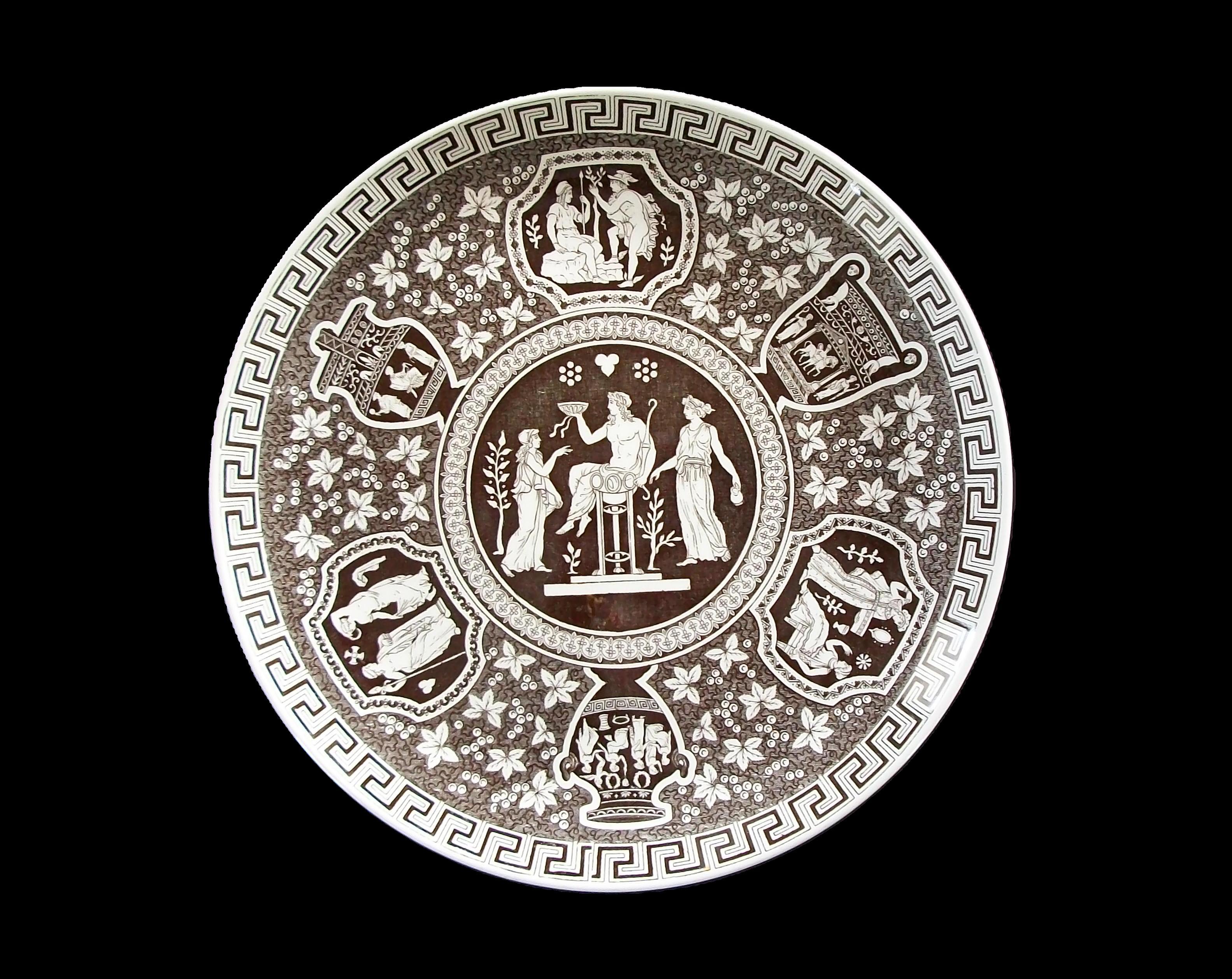 COPELAND SPODE – Transfer-Teller mit griechischem Muster, dekoriert, U.K. – um 1956 im Zustand „Gut“ im Angebot in Chatham, ON