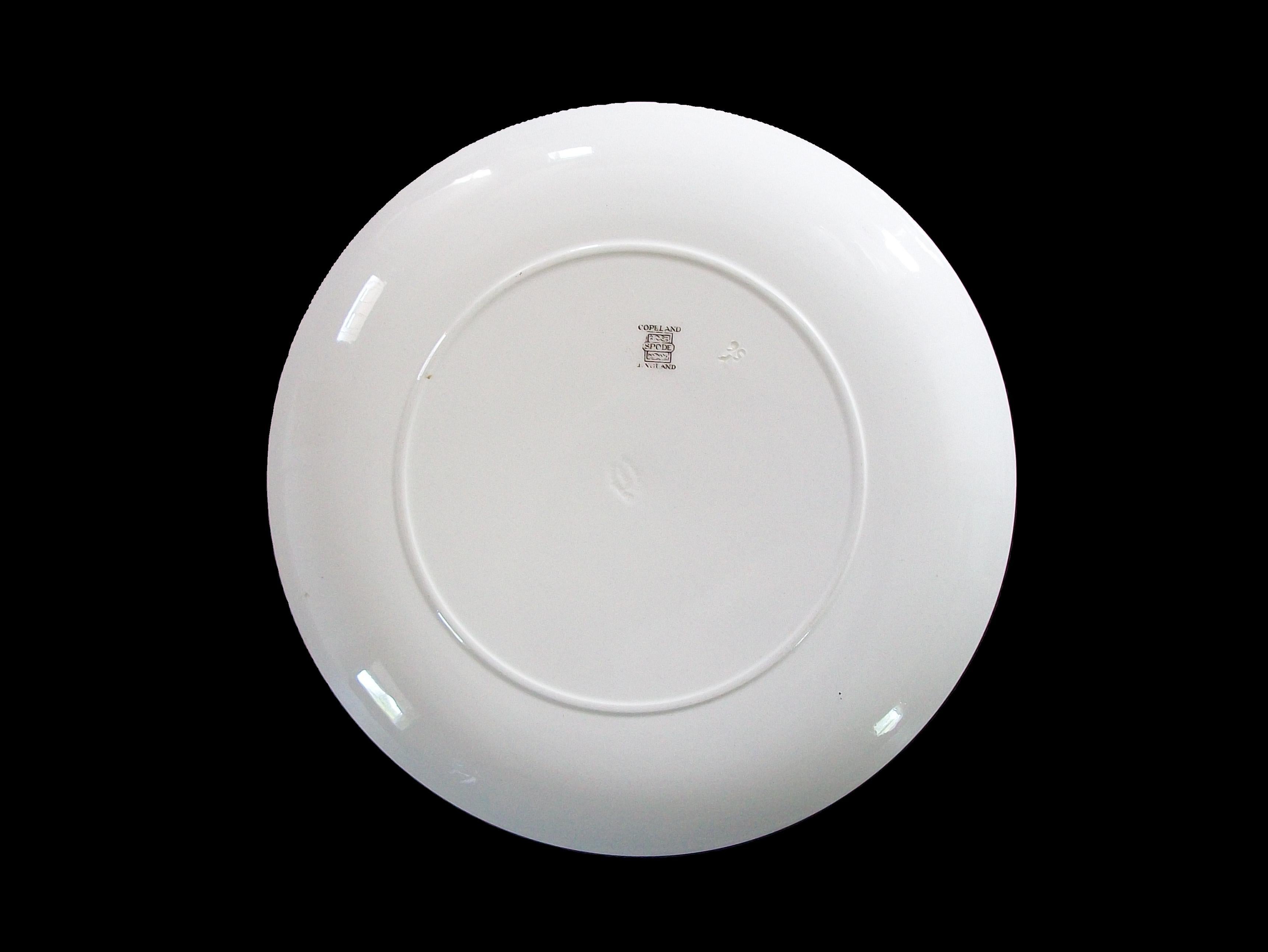 COPELAND SPODE – Transfer-Teller mit griechischem Muster, dekoriert, U.K. – um 1956 (Keramik) im Angebot