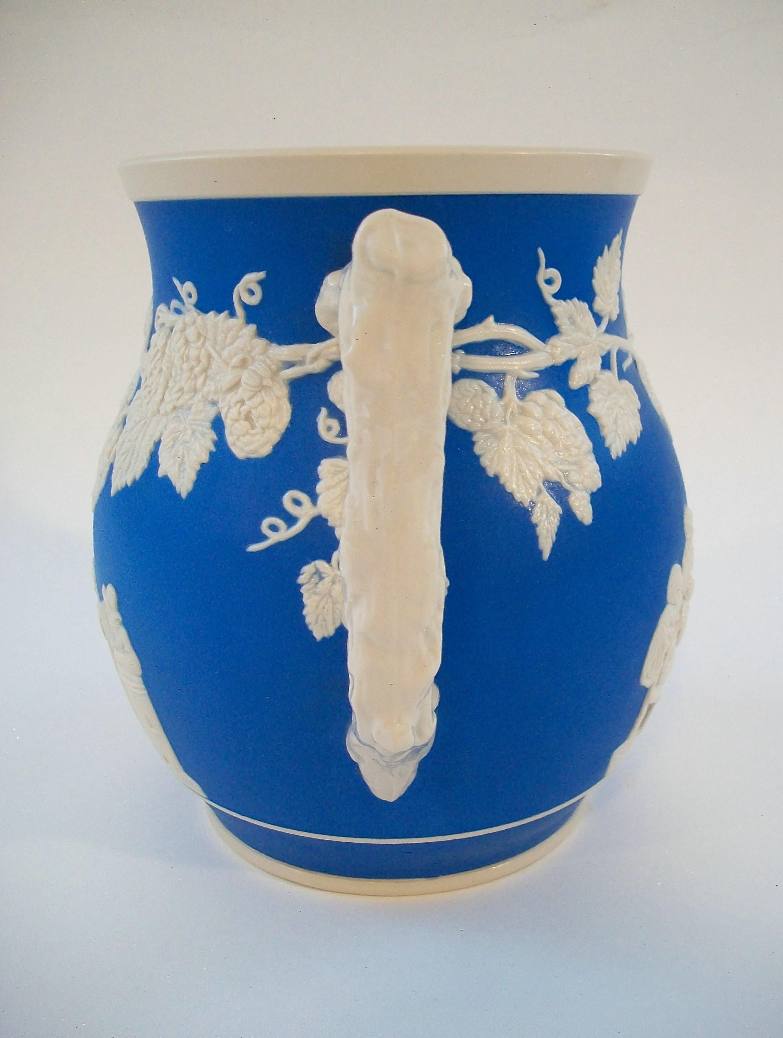 COPELAND SPODE – Großer Jaspiskrug aus Jasperware – Großbritannien – um 1833-1847 im Zustand „Gut“ im Angebot in Chatham, ON