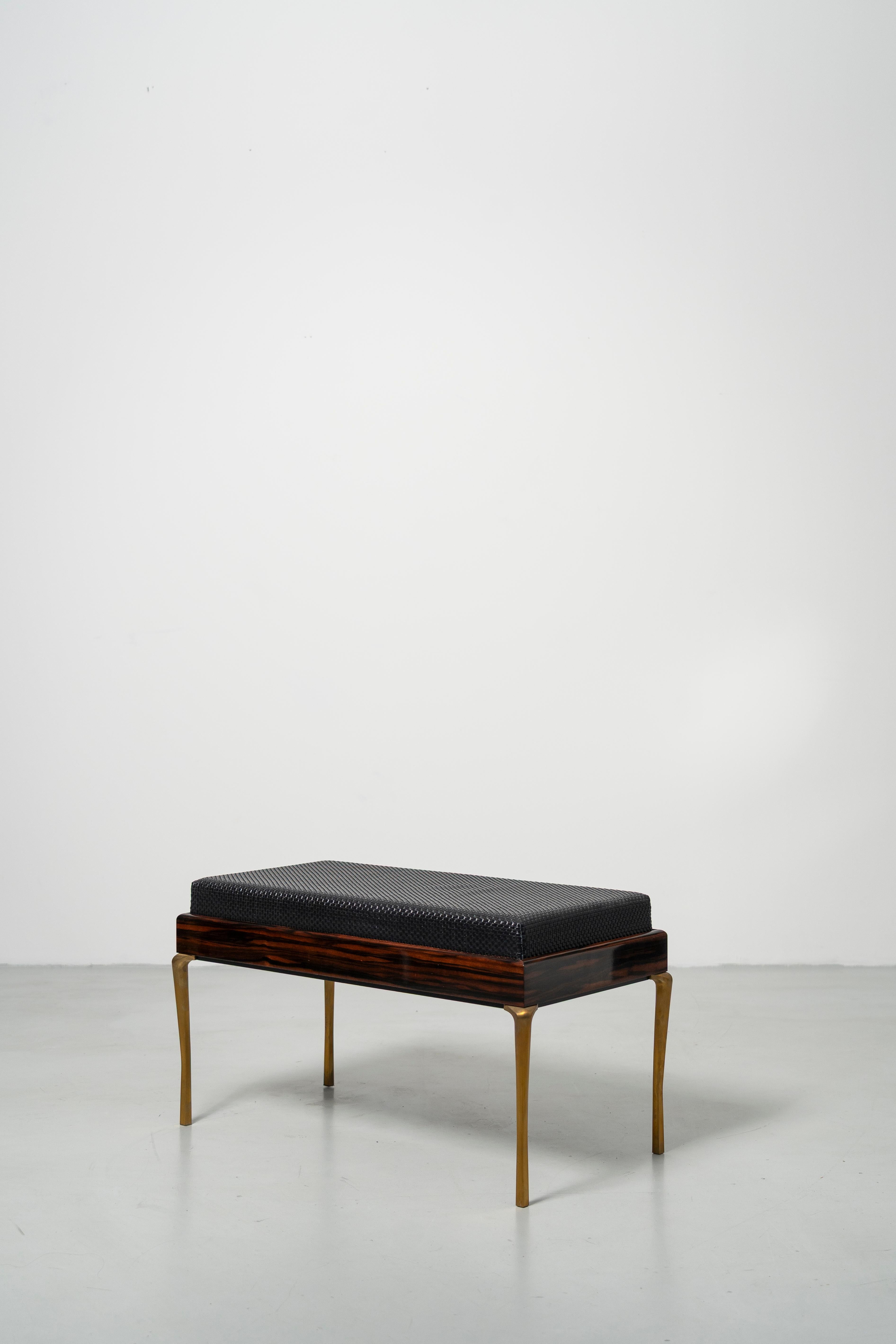 Conçue par Tom Nybroe pour ToneArt, la série Copenhagen est conçue et développée dans le respect de la combinaison des vertus classiques et d'une qualité de vie moderne.

La série Copenhagen rappelle l'esthétique chic et cool de son homonyme, qui