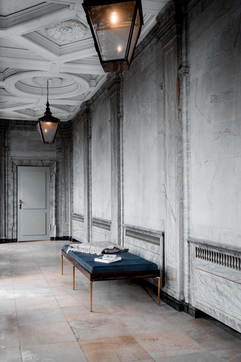 Conçue par Tom Nybroe pour ToneArt, la série Copenhagen est conçue et développée dans le respect de la combinaison des vertus classiques et d'une qualité de vie moderne.

La série Copenhagen rappelle l'esthétique chic et cool de son homonyme, qui