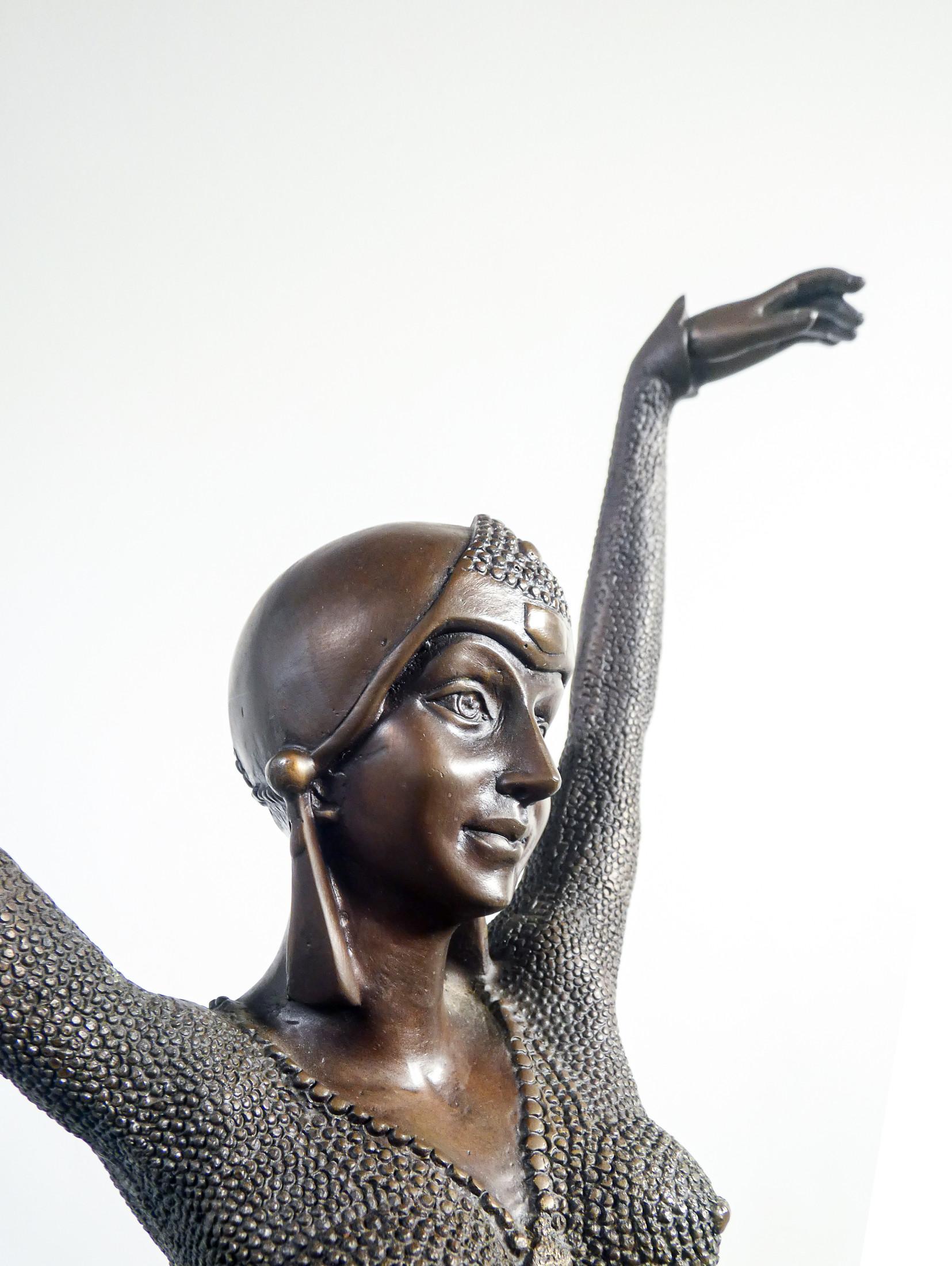 Copie de la sculpture de Demetre CHIPARUS, Dancer. Art déco. Début du 20e siècle. Bon état à Torino, IT