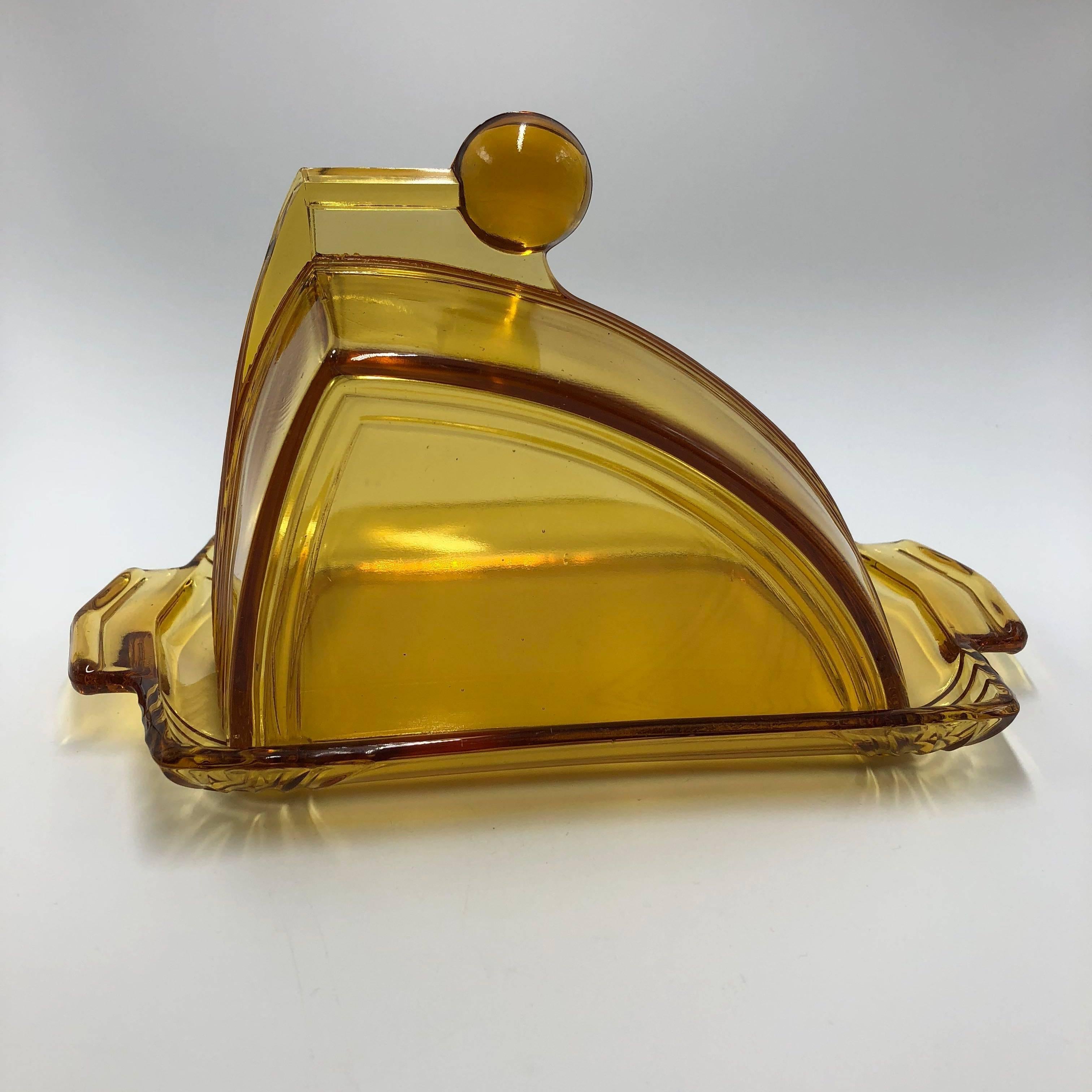 Art Deco cheese dome attributed to Copier for Leerdam. 
Made from amber pressed glass. 
In excellent vintage condition.