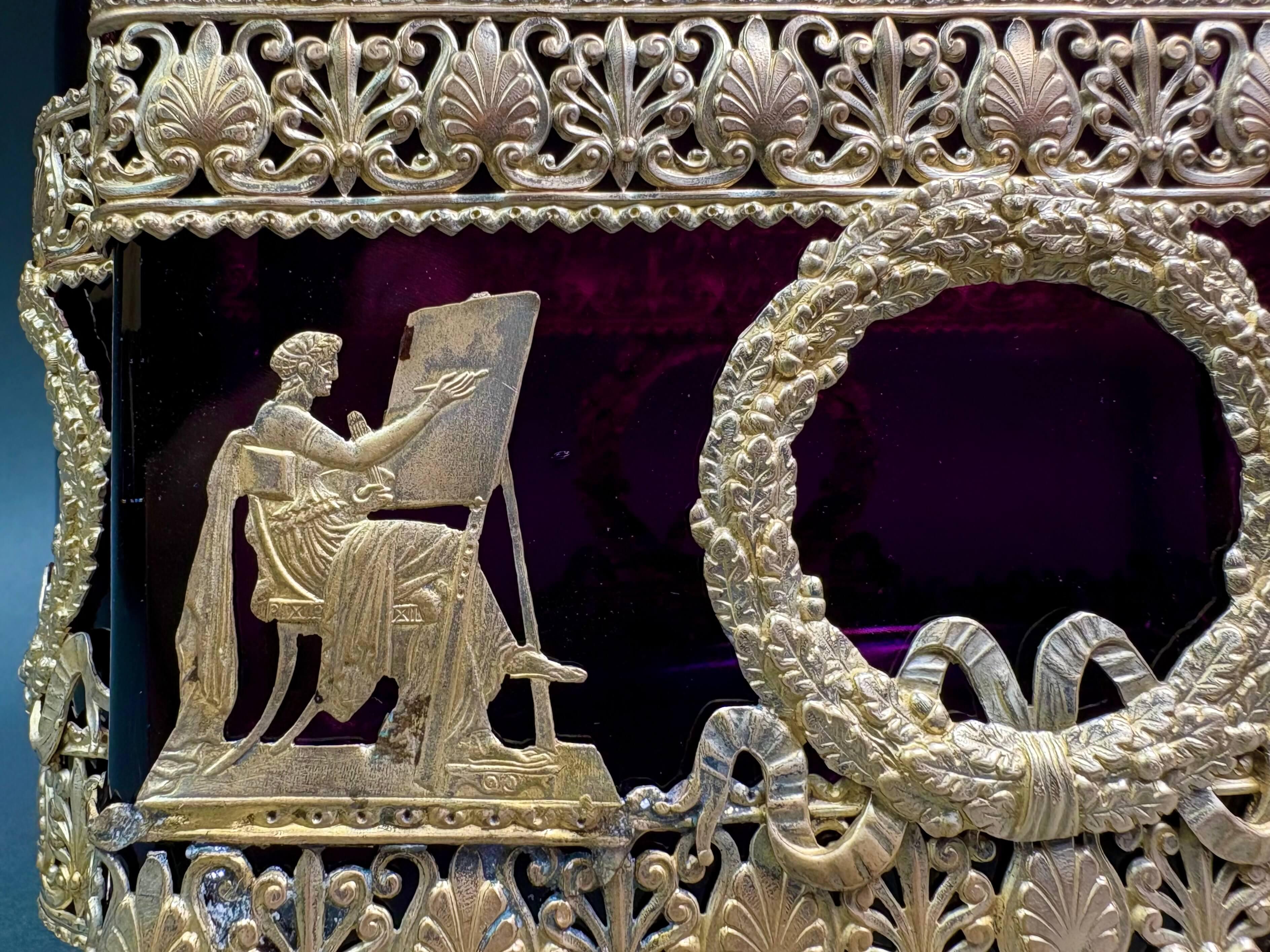 Magnificent and rare Charles X-era French bowl in amethyst-colored crystal and gilded bronze, first half of the 19th century ca. 1820.  The crystal, in one of the rarest color variants, is richly decorated by a gilded bronze frame with classical