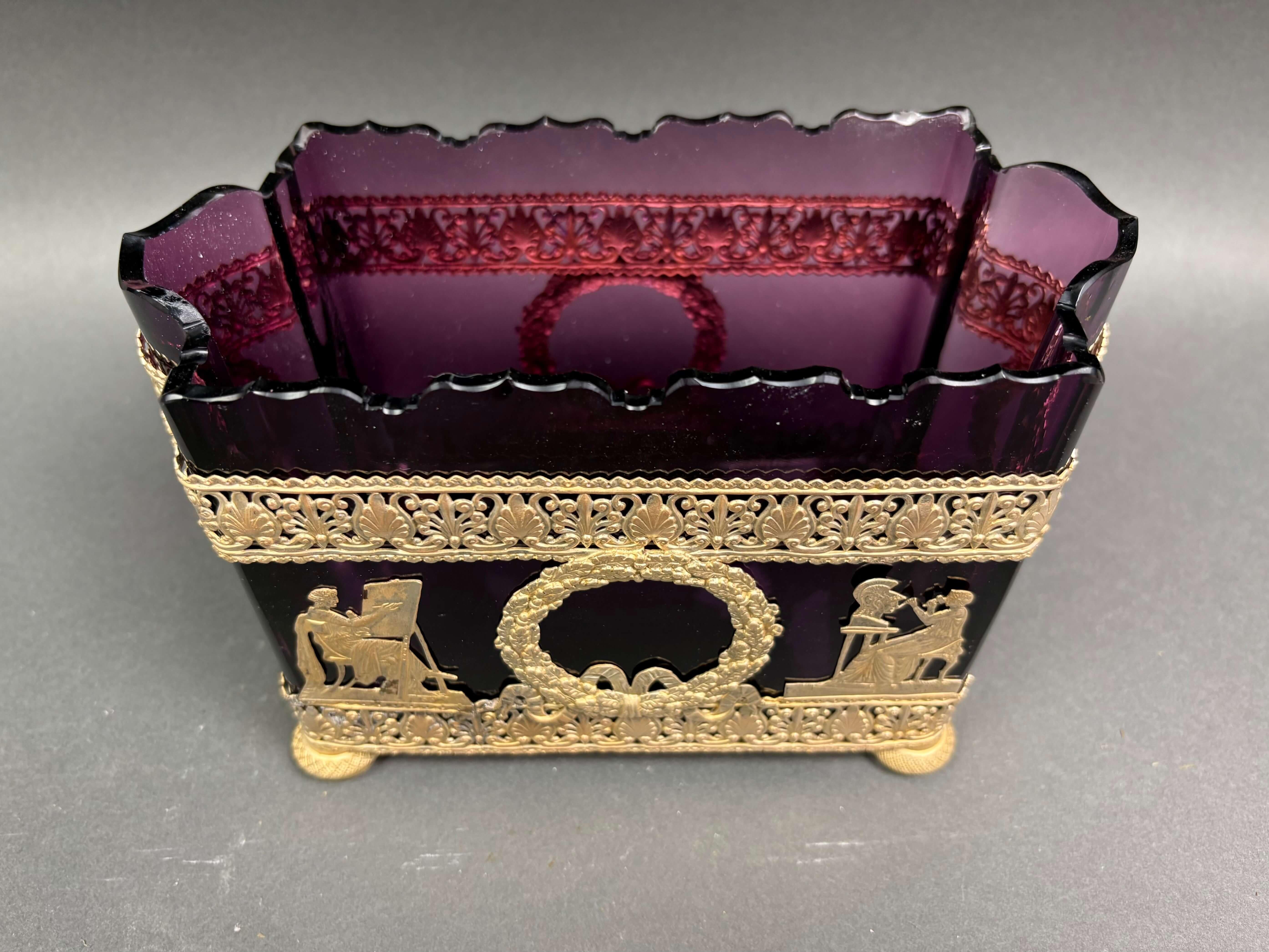 European French Cup in Amethyst Crystal and Gilt Bronze Charles X Restoration For Sale