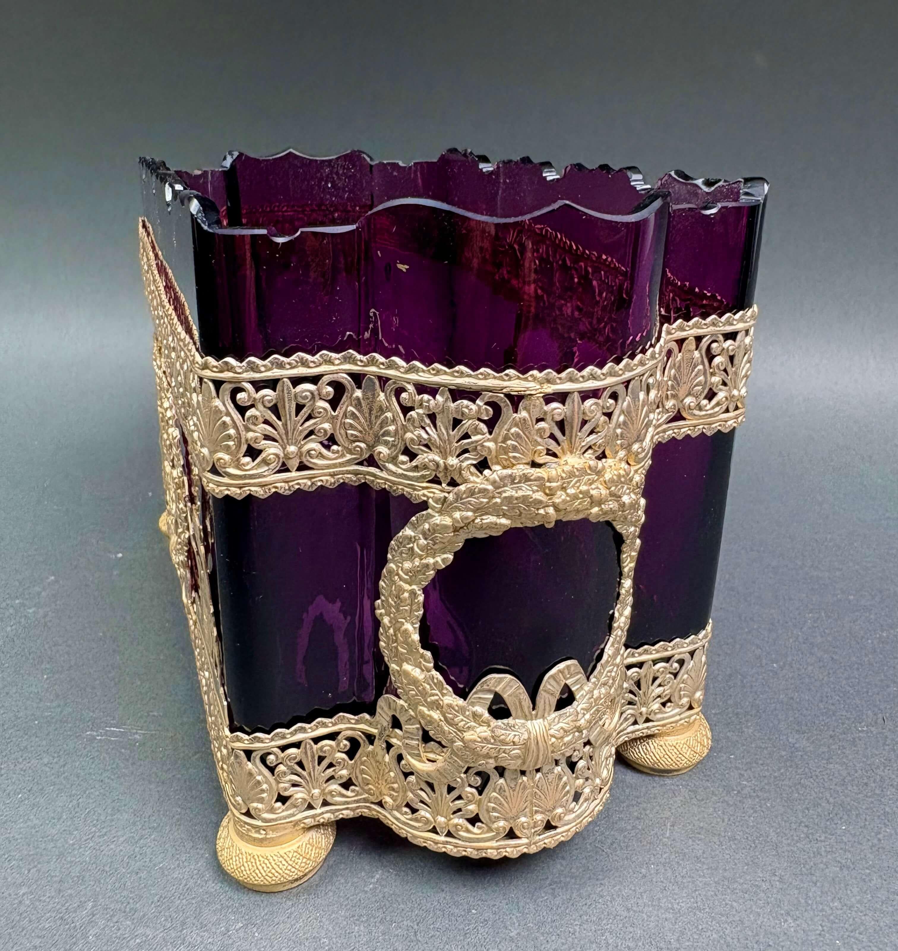 French Cup in Amethyst Crystal and Gilt Bronze Charles X Restoration In Fair Condition For Sale In Pistoia, IT