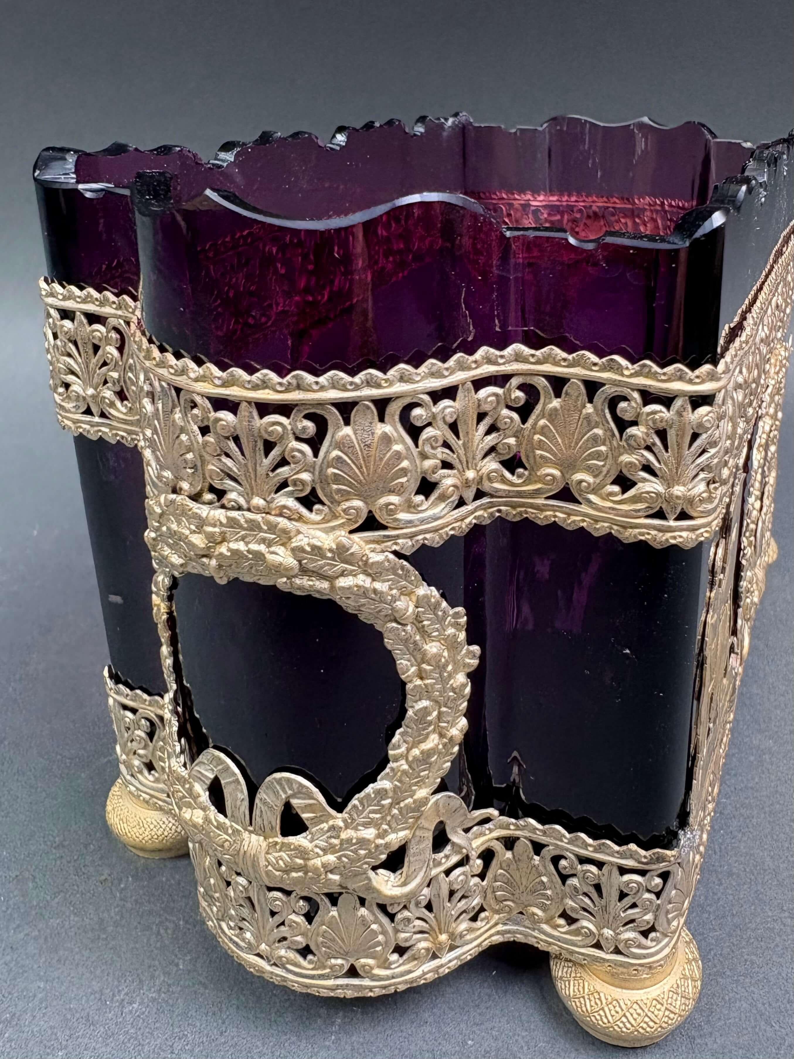 French Cup in Amethyst Crystal and Gilt Bronze Charles X Restoration For Sale 1