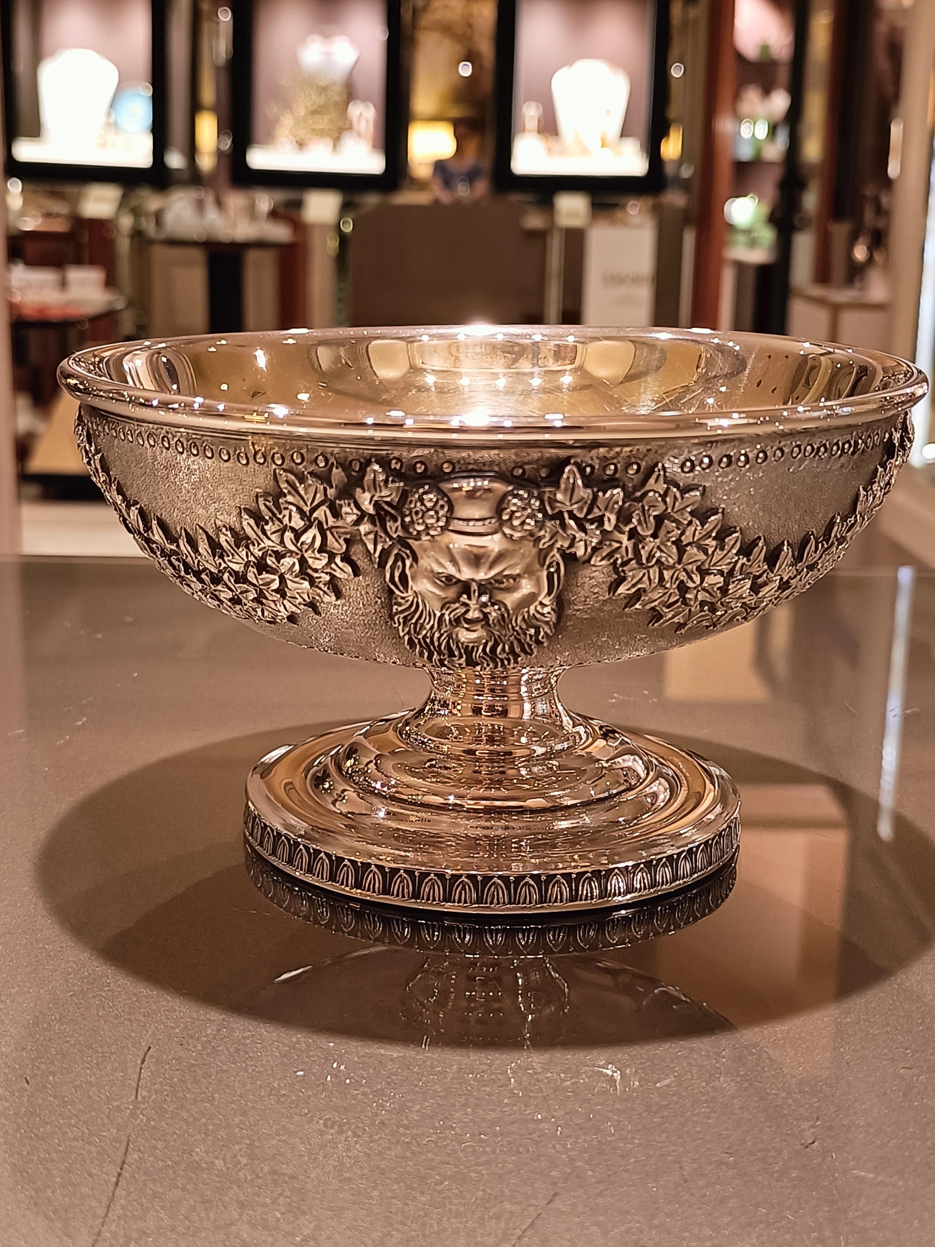 Silver cup with handmade decorations In Excellent Condition For Sale In BARI, IT