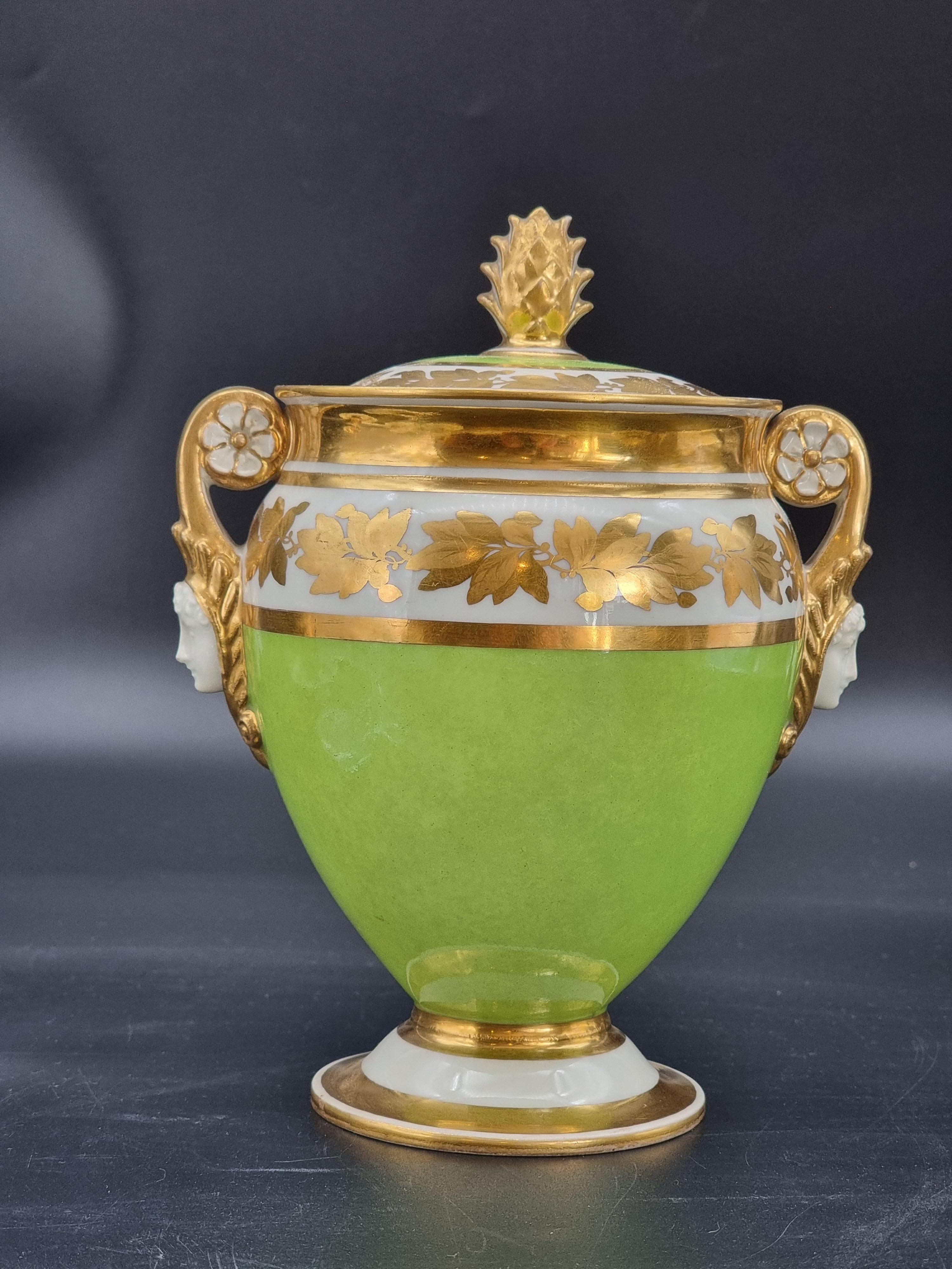 Austrian Tasse en porcelaine avec couvercle,  première moitié du XIXe siècle en vente