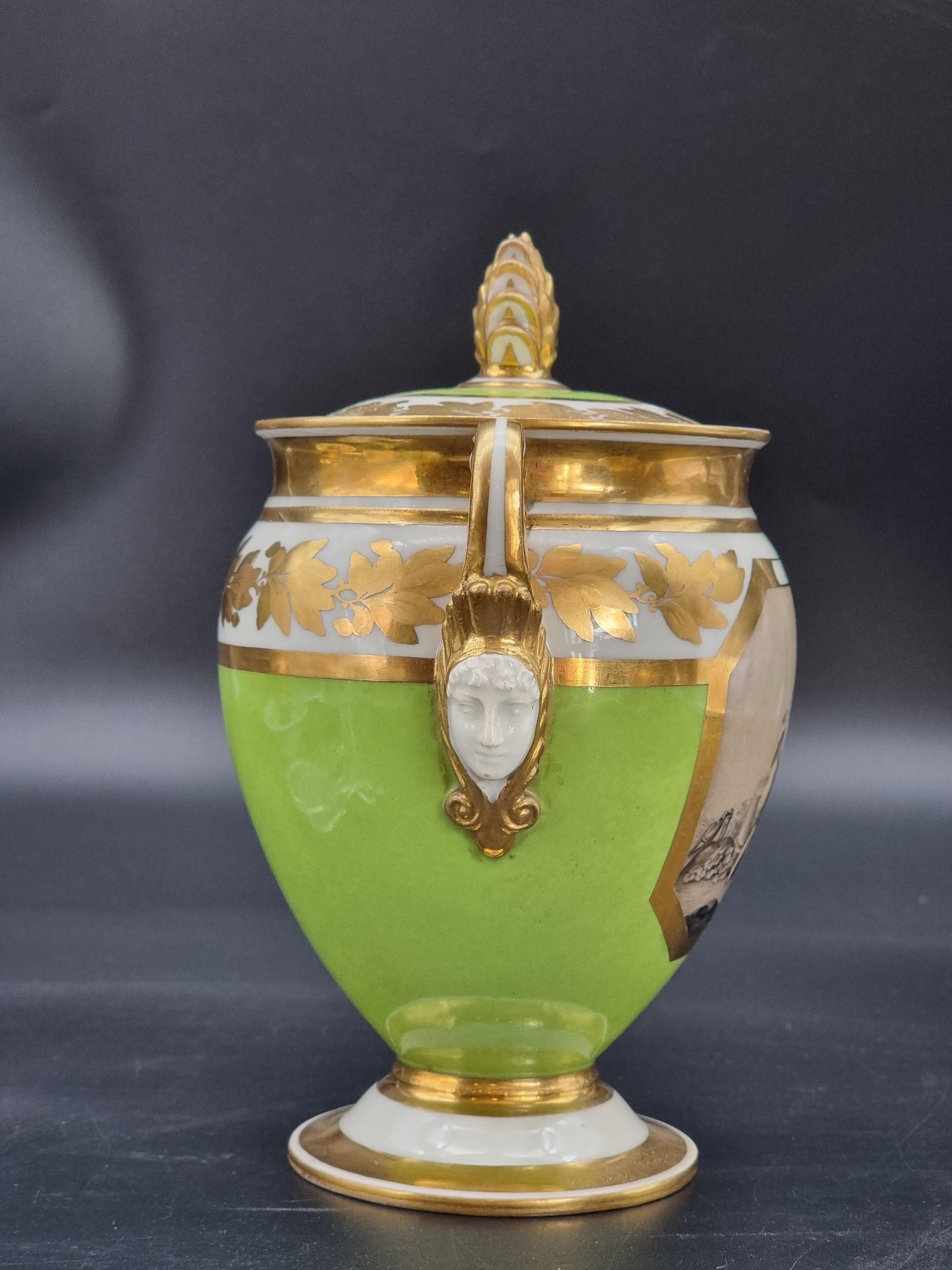 Tasse en porcelaine avec couvercle,  première moitié du XIXe siècle Excellent état - En vente à Vicenza, IT