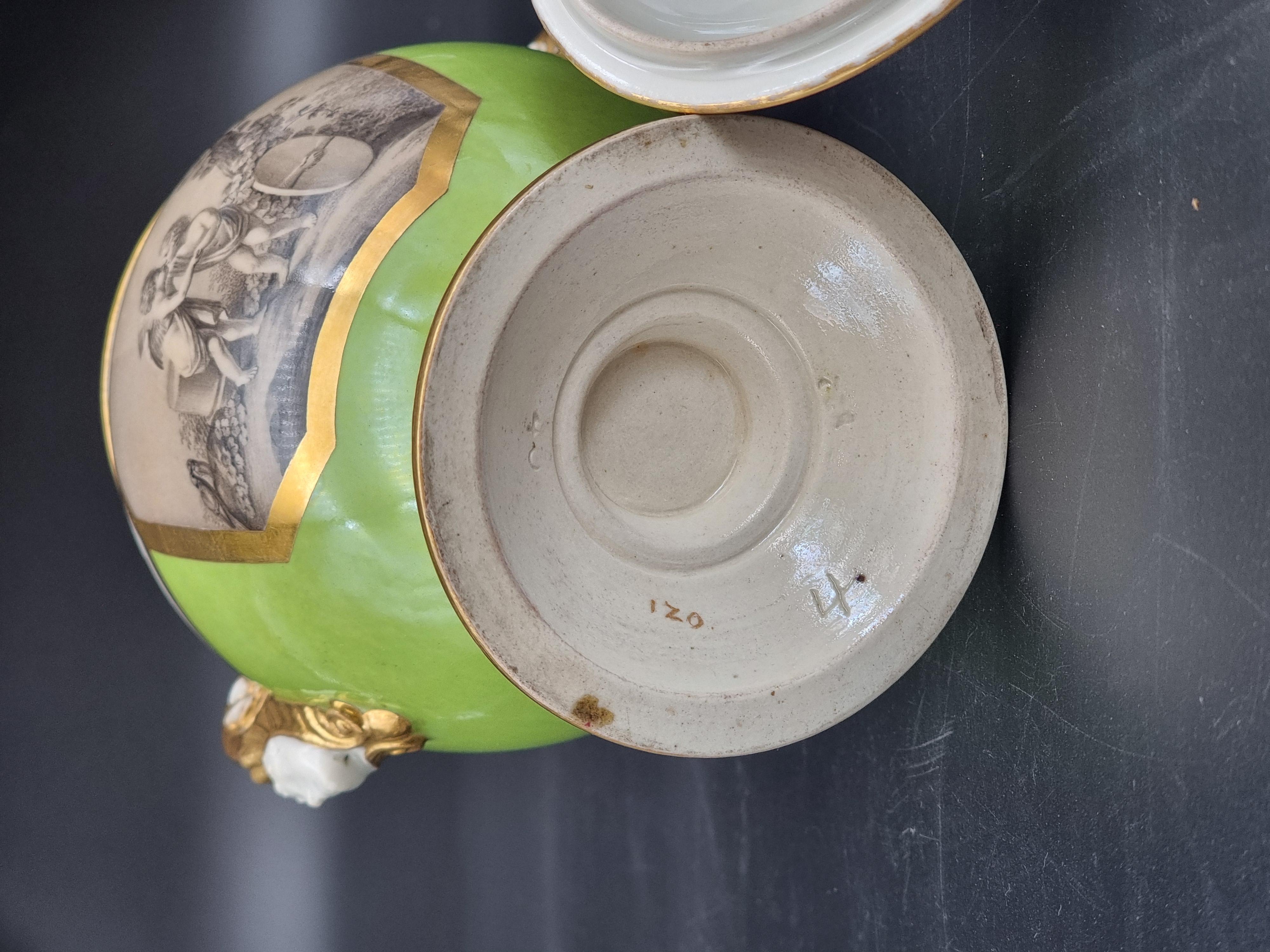 Early 19th Century Tasse en porcelaine avec couvercle,  première moitié du XIXe siècle en vente