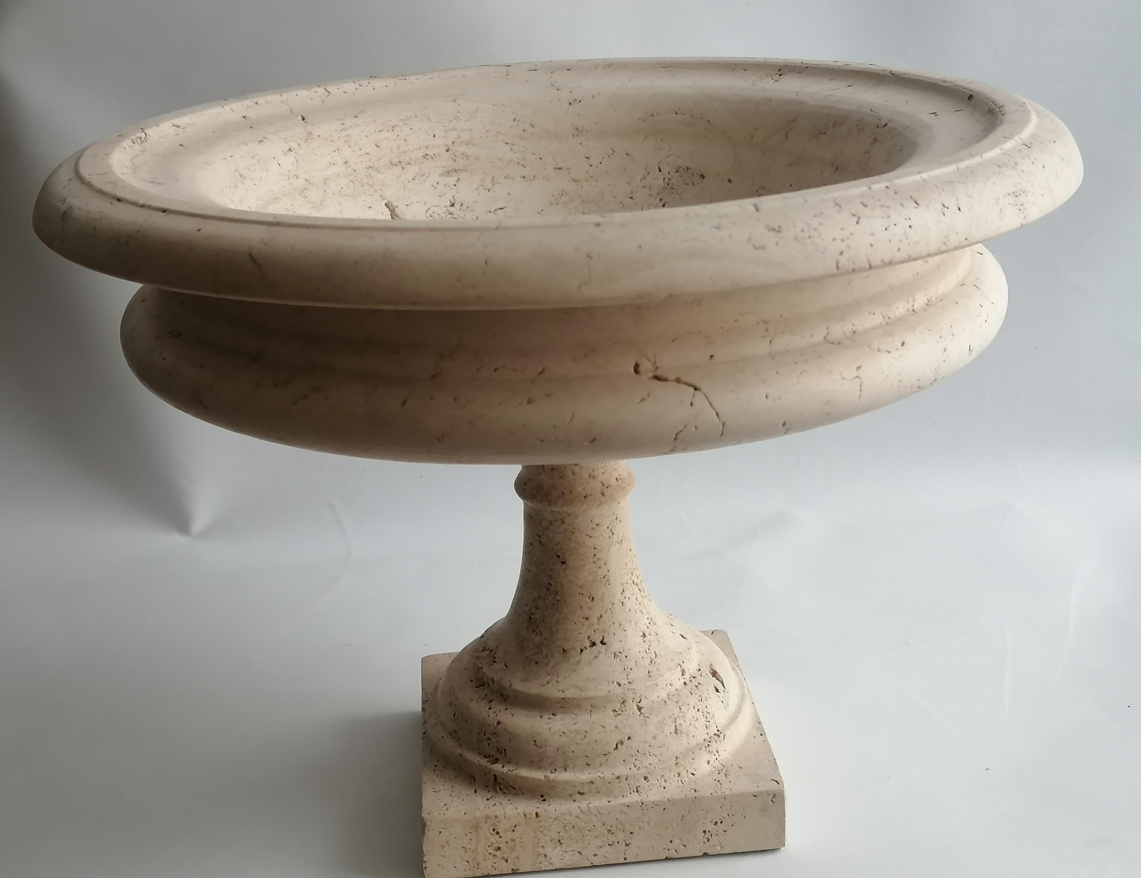Roman travertine cup classic style -made in Italy In Good Condition For Sale In Tarquinia, IT
