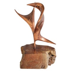 Sculpture de table abstraite en cuivre sur support à bord vif