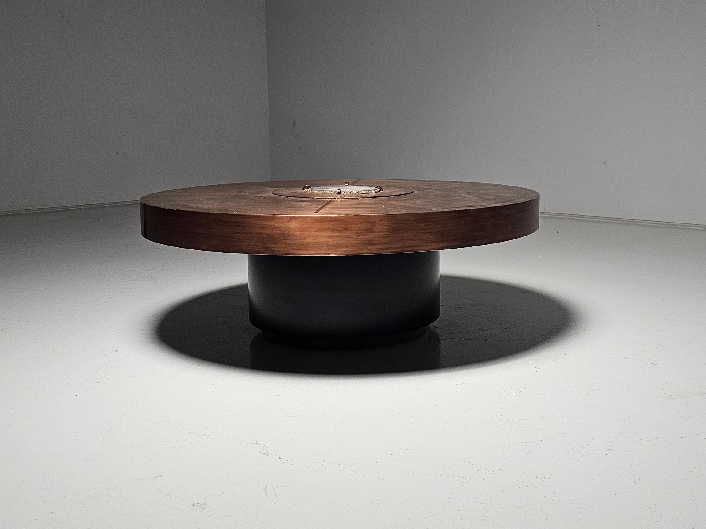 Stunning decorative etched coffee / side table in copper,  by Felix de Boussy, Belgium. With a rare agate stone inlay and a black laquered metal base.

Felix de Boussy is a Belgian 20th century designer that with Willy Daro started the a “material