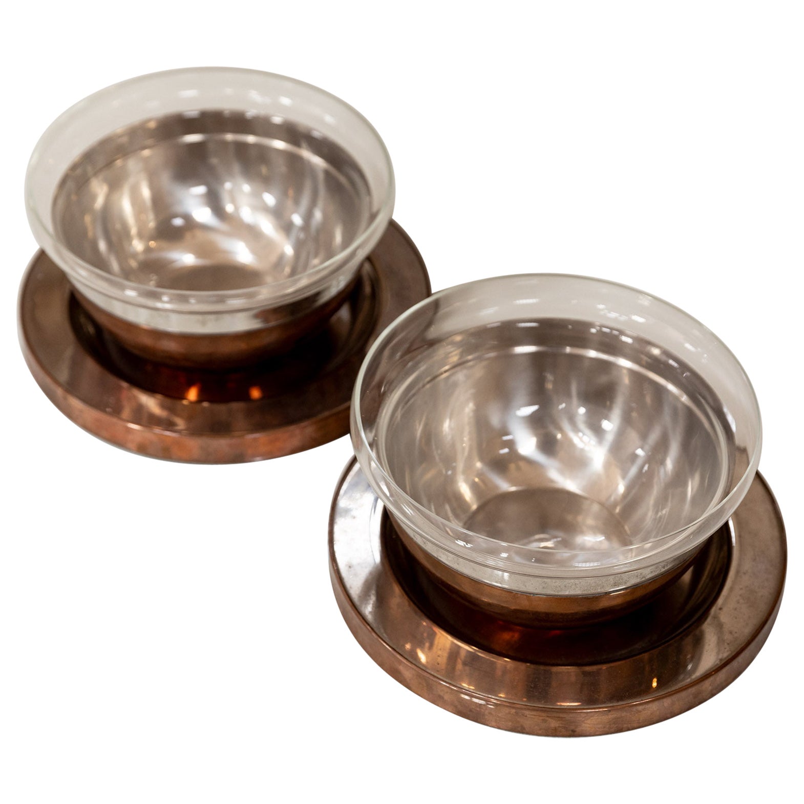 Pair of copper bowls by Gabriella Crespi
Rare pair of copper and brushed steel bowls with Barovier glass and their tray designed by Gabriella Crespi.

Recorded by Archivio Gabriella Crespi, Milan.
Signed.

Italy 1970s