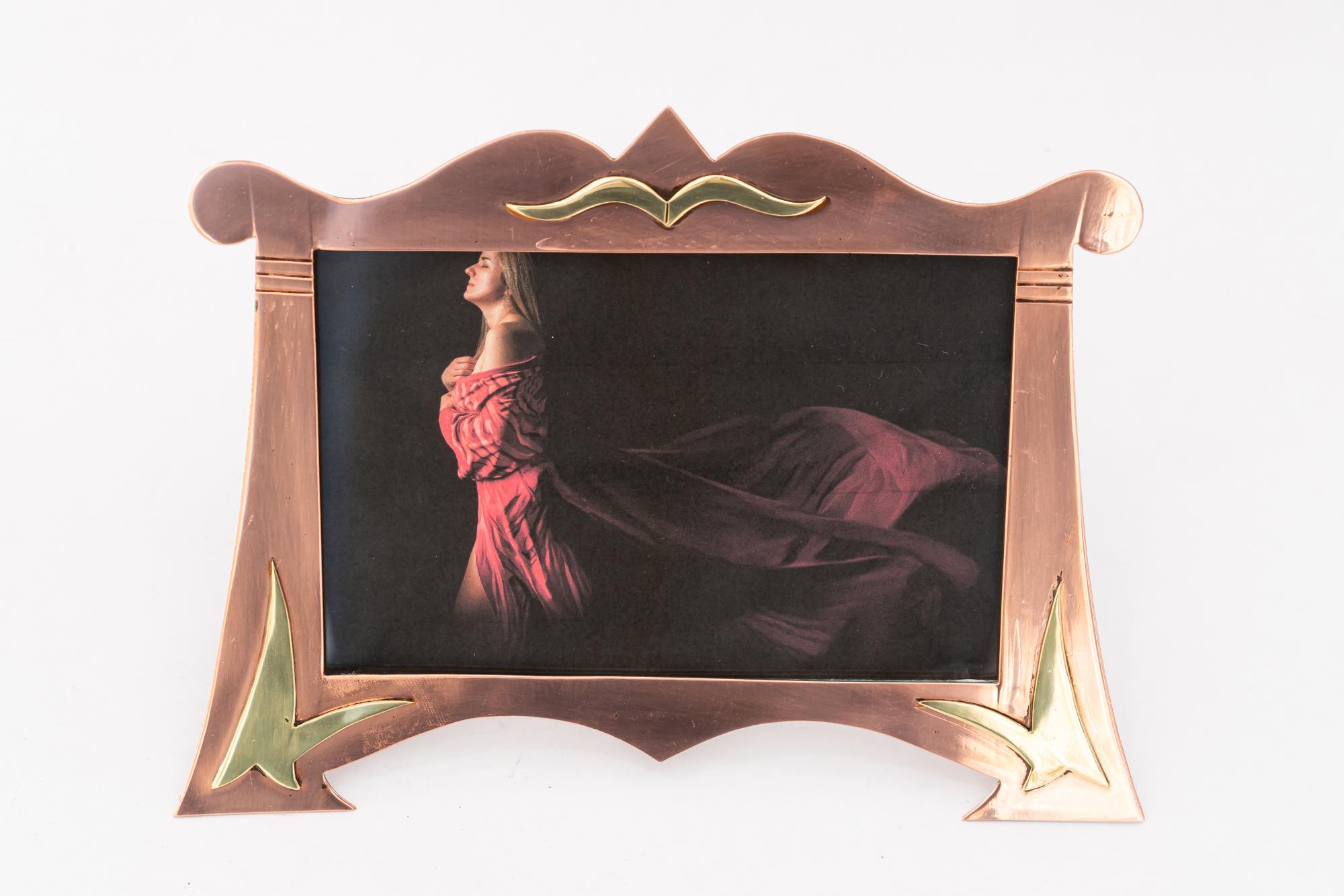 Austriaco Cornice per quadri art déco in rame e ottone con vetro, anni '20 circa in vendita