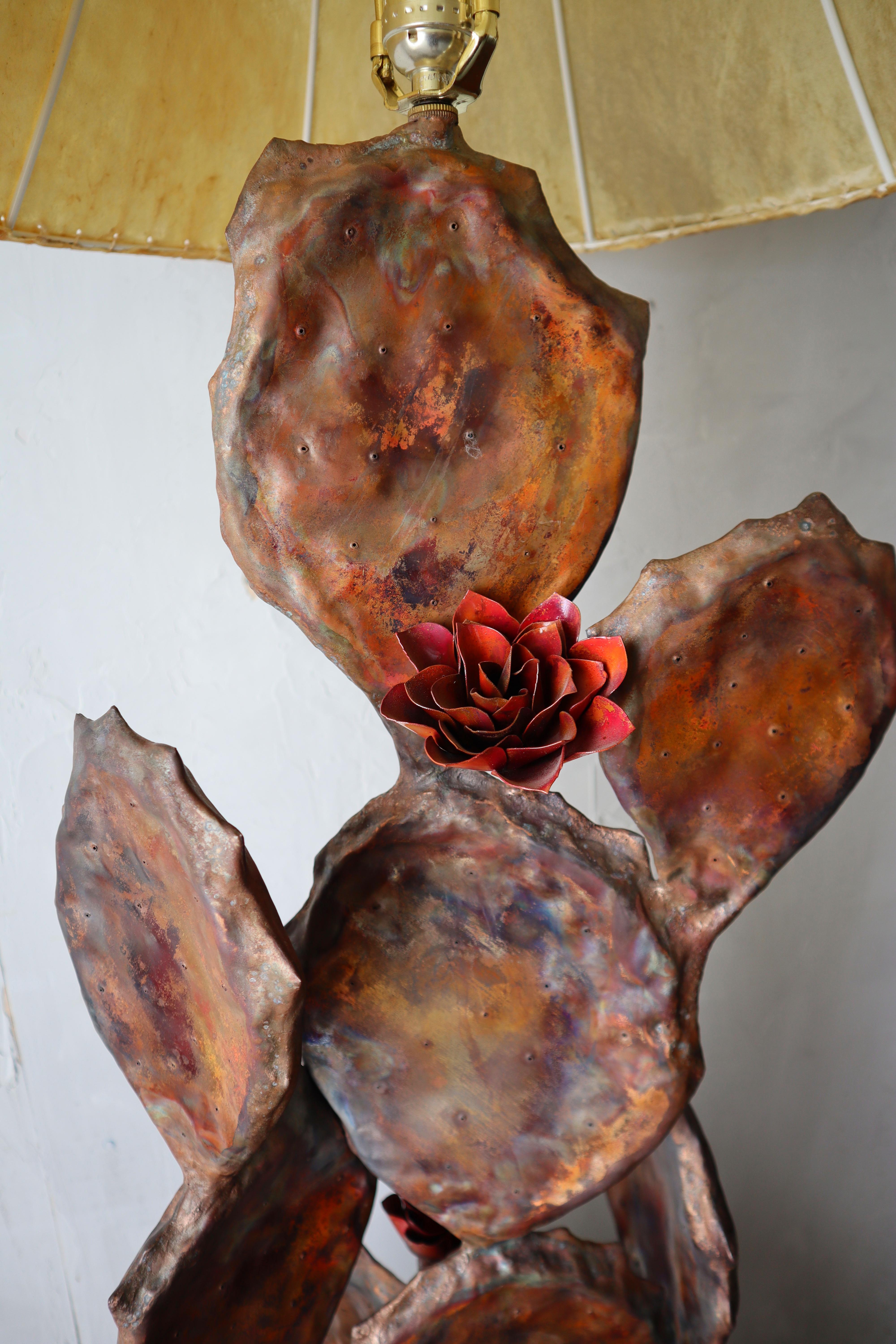 Lampada da terra Cactus in rame e ottone in vendita 1