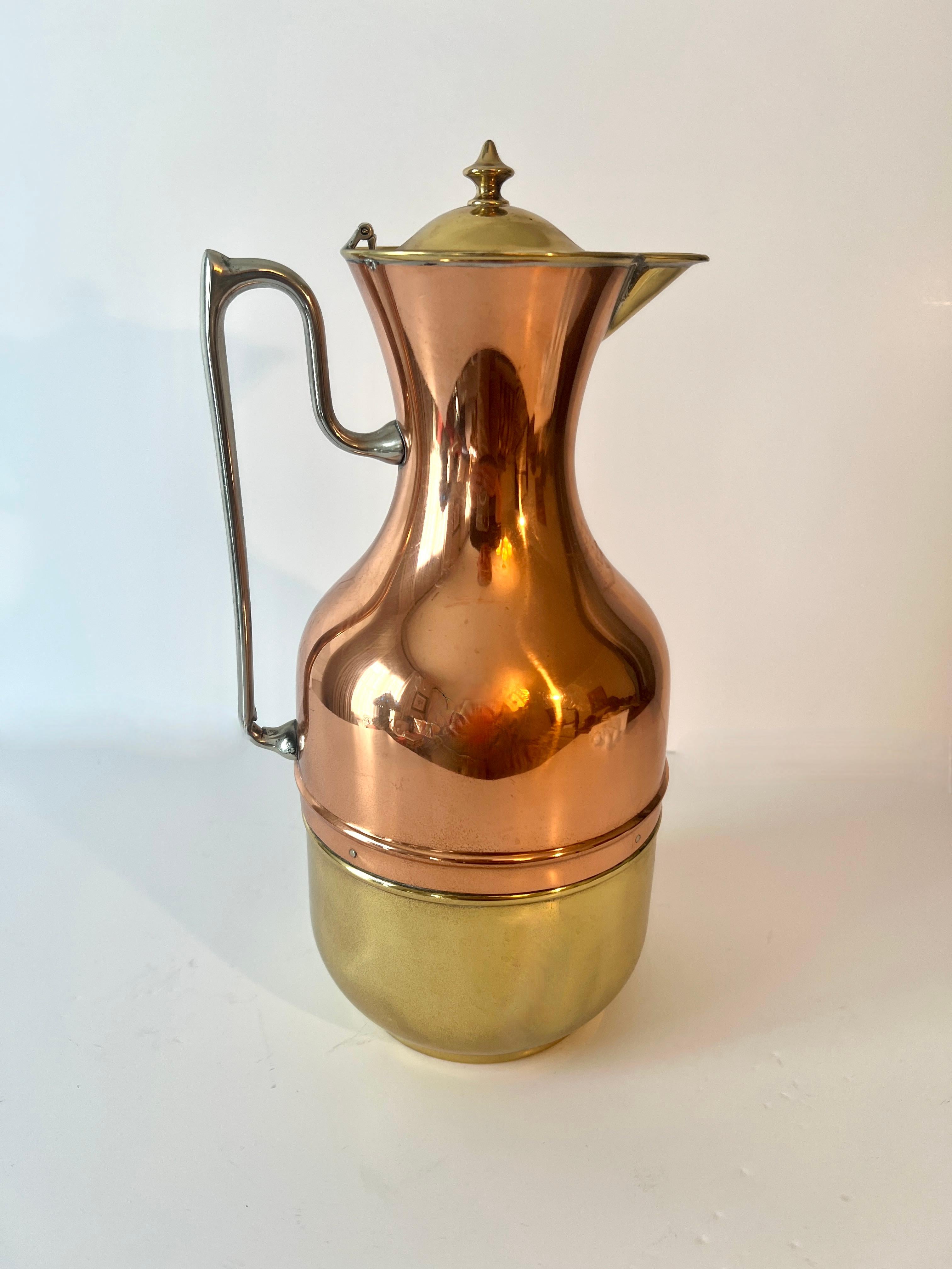 Copper und Messing Karaffenkrug Glas gefüttertes Thermos mit Chromgriff (Moderne der Mitte des Jahrhunderts) im Angebot