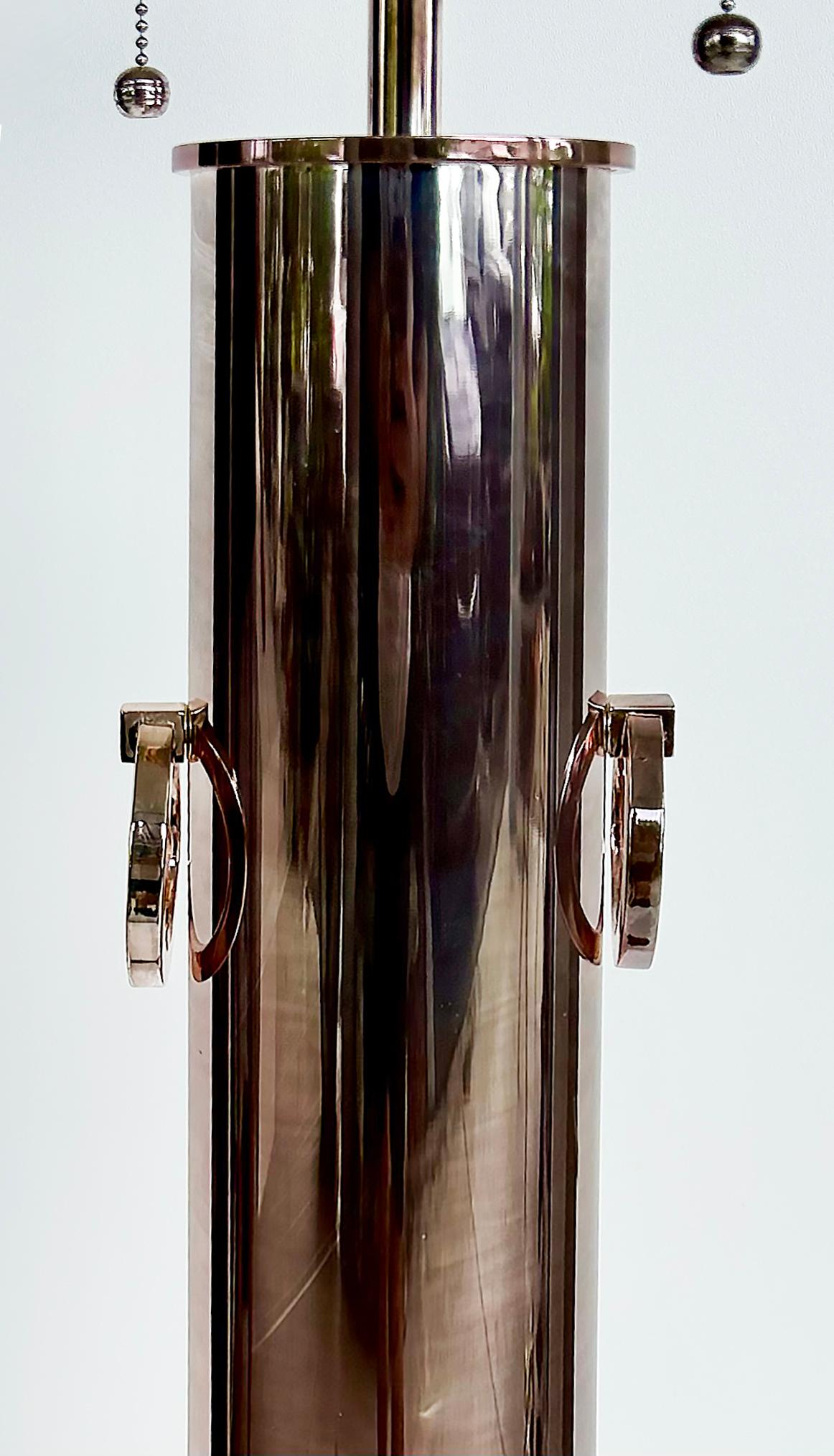 Ottone Lampada da terra in rame e ottone con anelli, paralume personalizzato in vendita