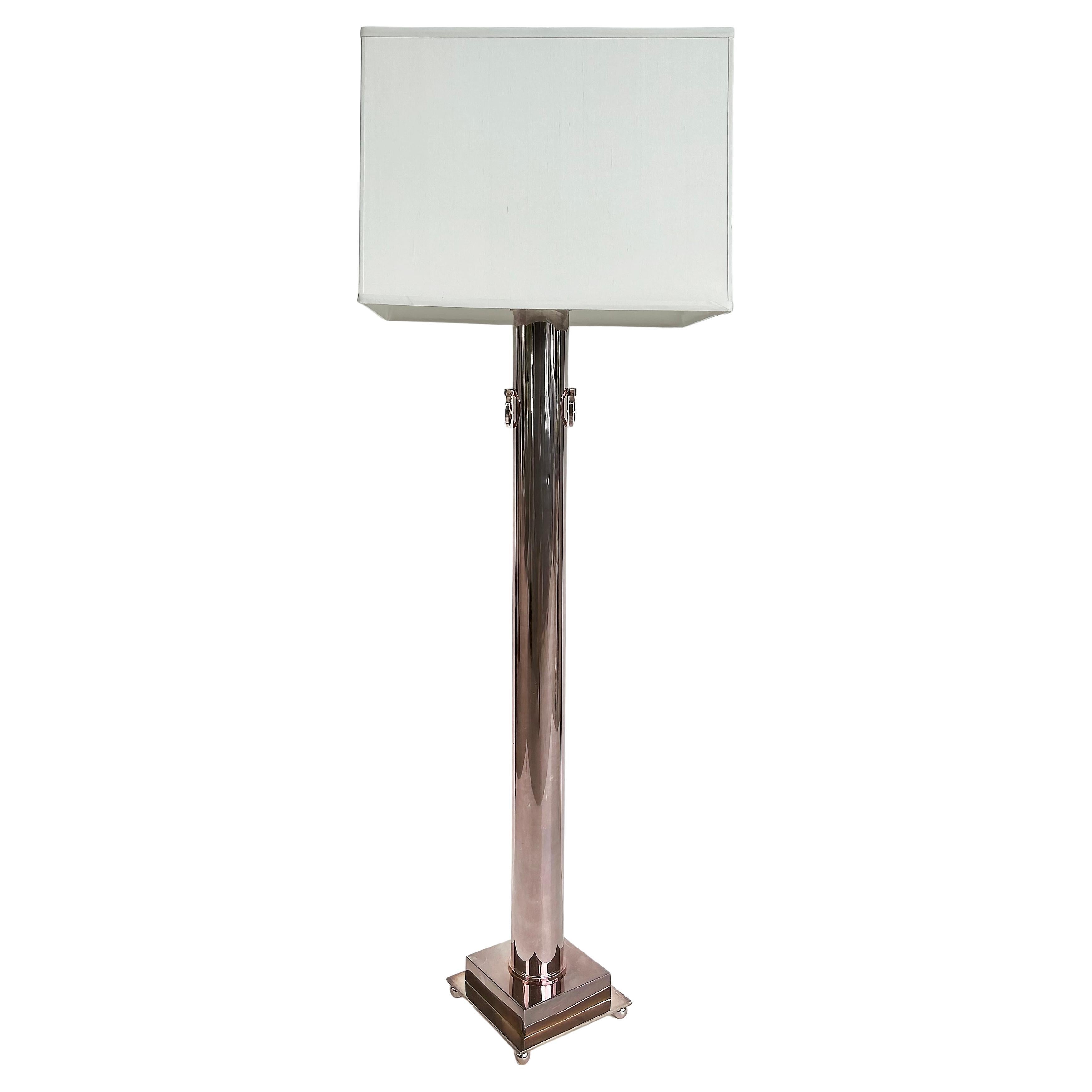 Lampada da terra in rame e ottone con anelli, paralume personalizzato in vendita