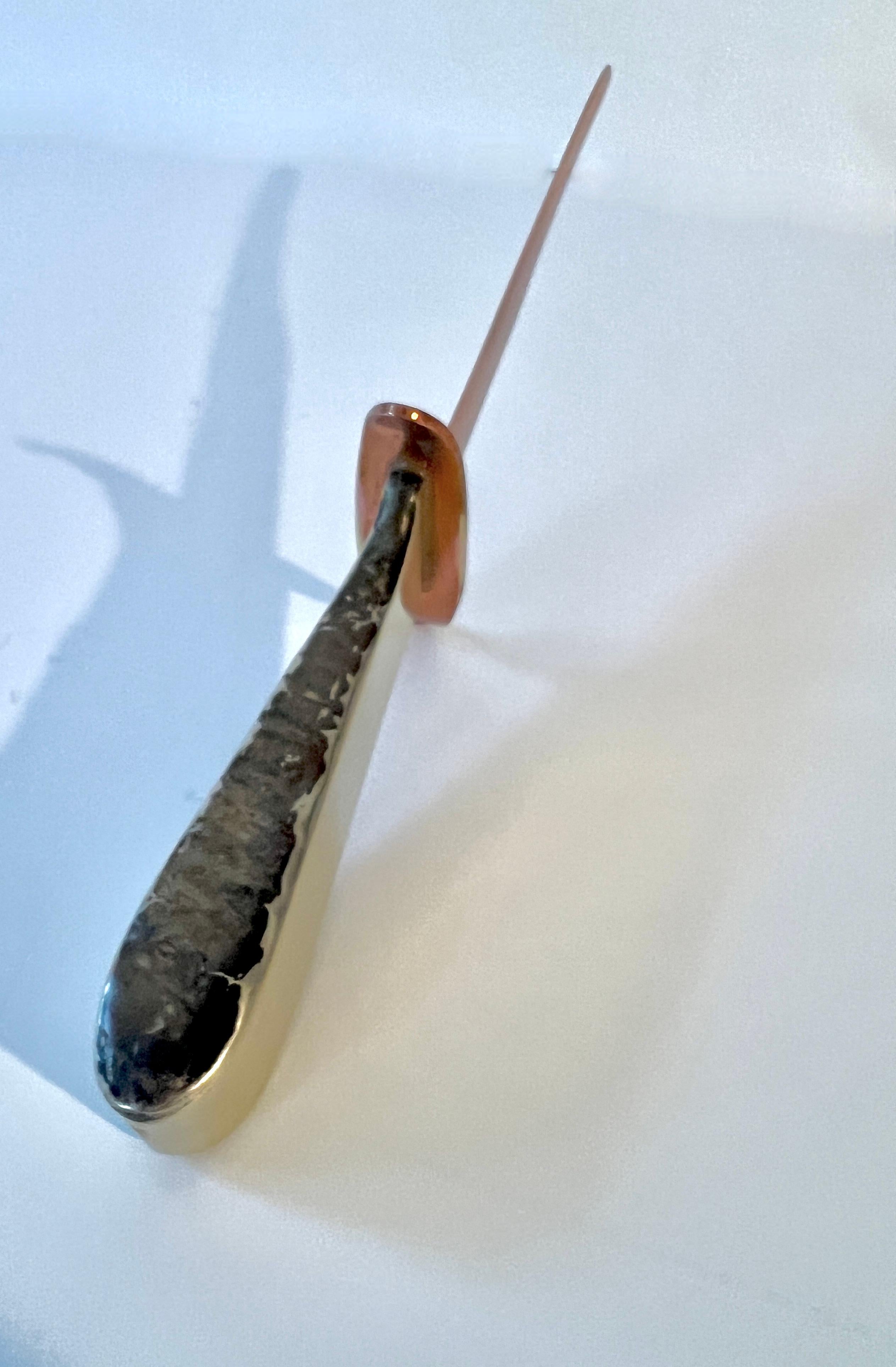 Brieföffner aus Kupfer und Messing mit gehämmertem Seitengriff im Angebot 2