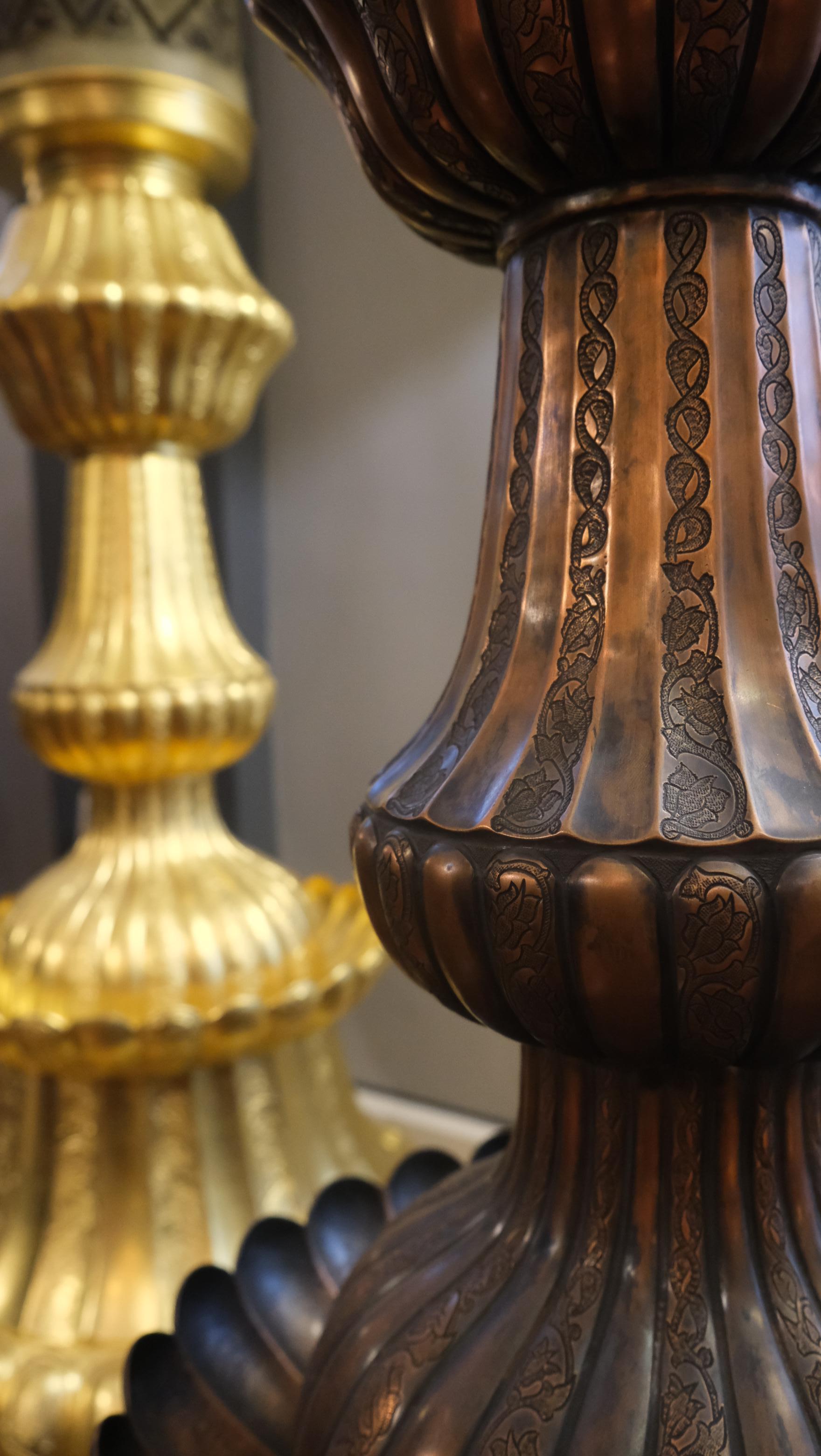 traditioneller handgefertigter Kerzenhalter aus Kupfer und Messing von Palena Furniture (Art nouveau) im Angebot