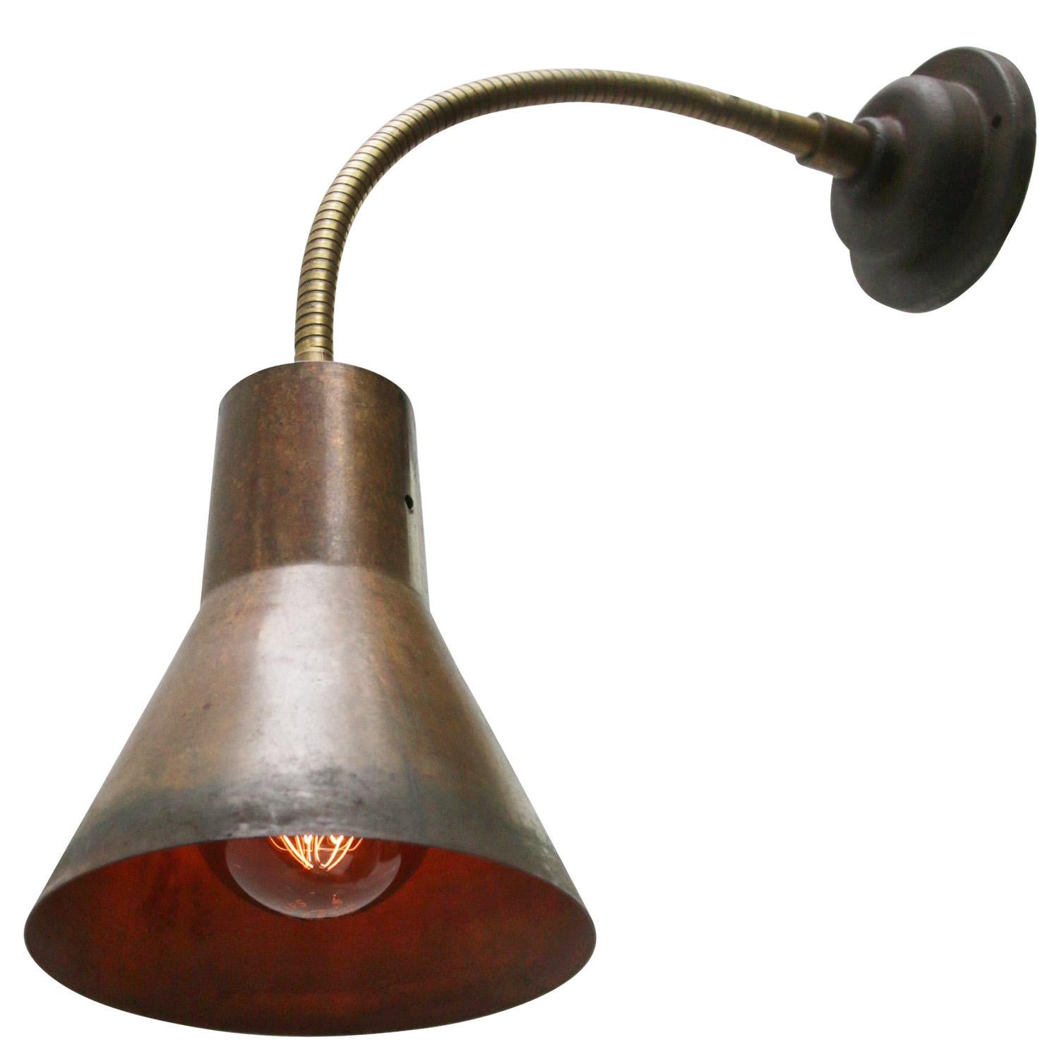 Wall light spot down lighter
Copper shade.
Brass gooseneck arm adjustable in angle.

Diameter cast iron wall mount 10 cm.

Weight: 1.20 kg / 2.6 lb

Priced per individual item. All lamps have been made suitable by international standards for