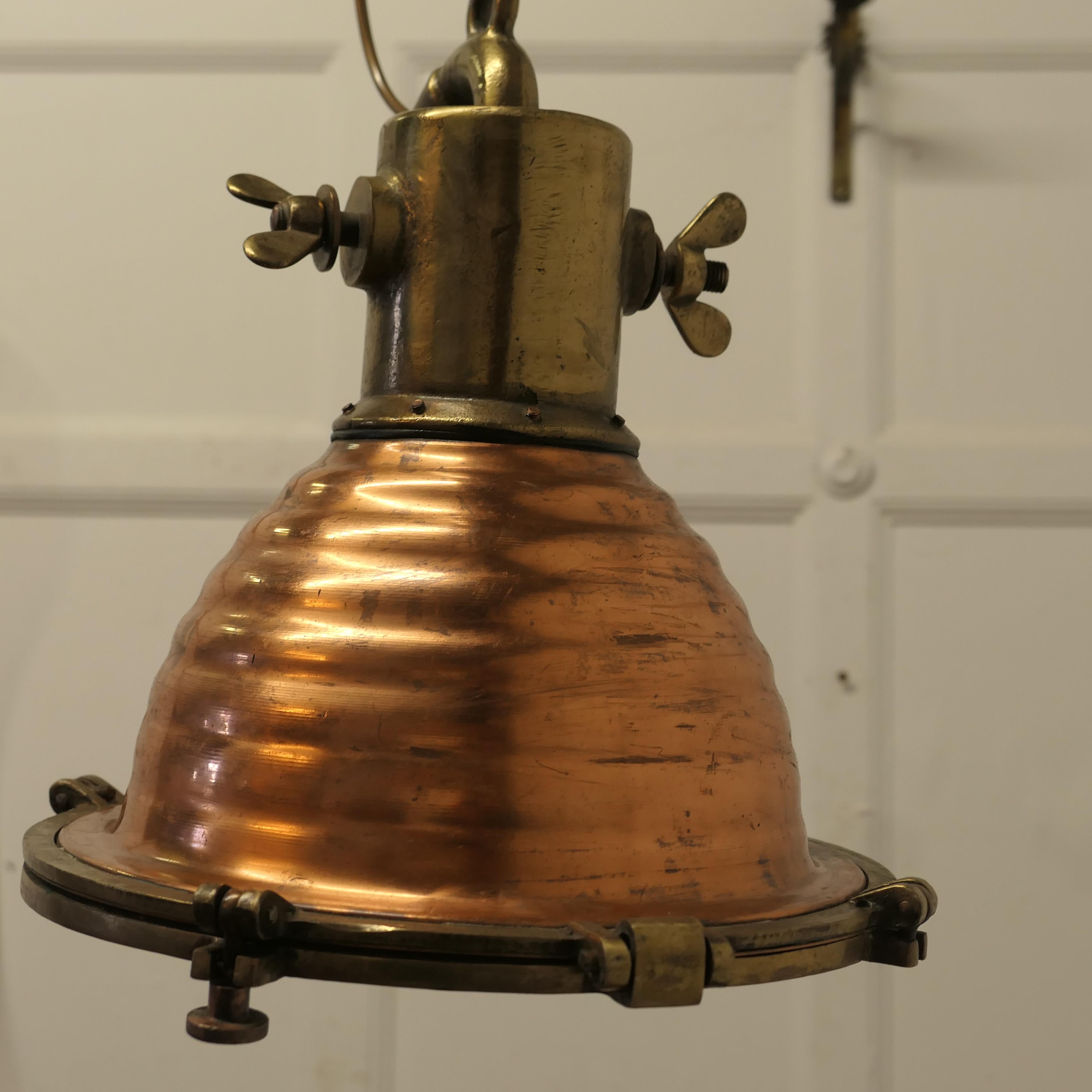 Lampe de recherche ou spot nautique vintage en cuivre et laiton      en vente 4