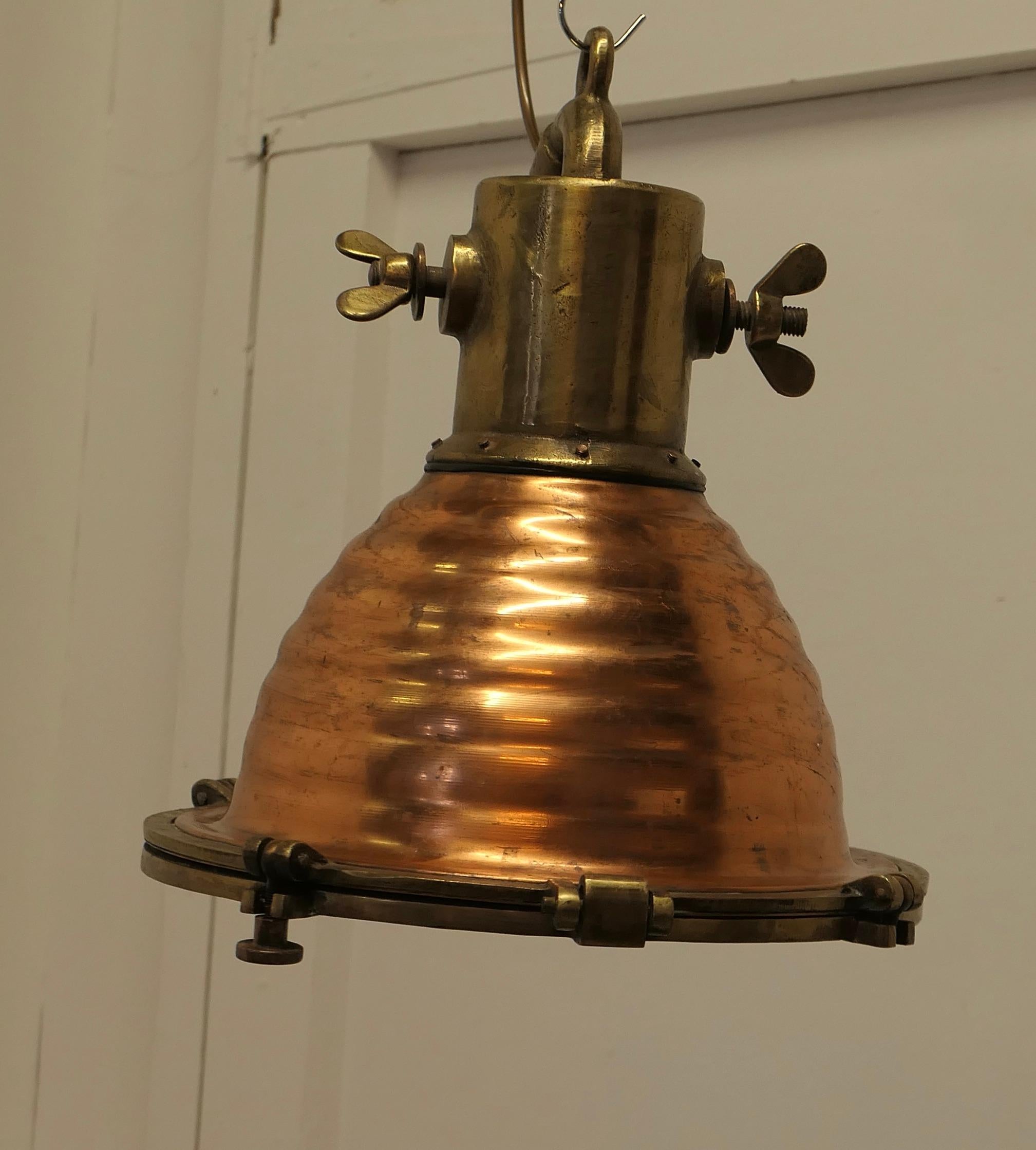 Lampe de recherche ou spot nautique vintage en cuivre et laiton      en vente 1