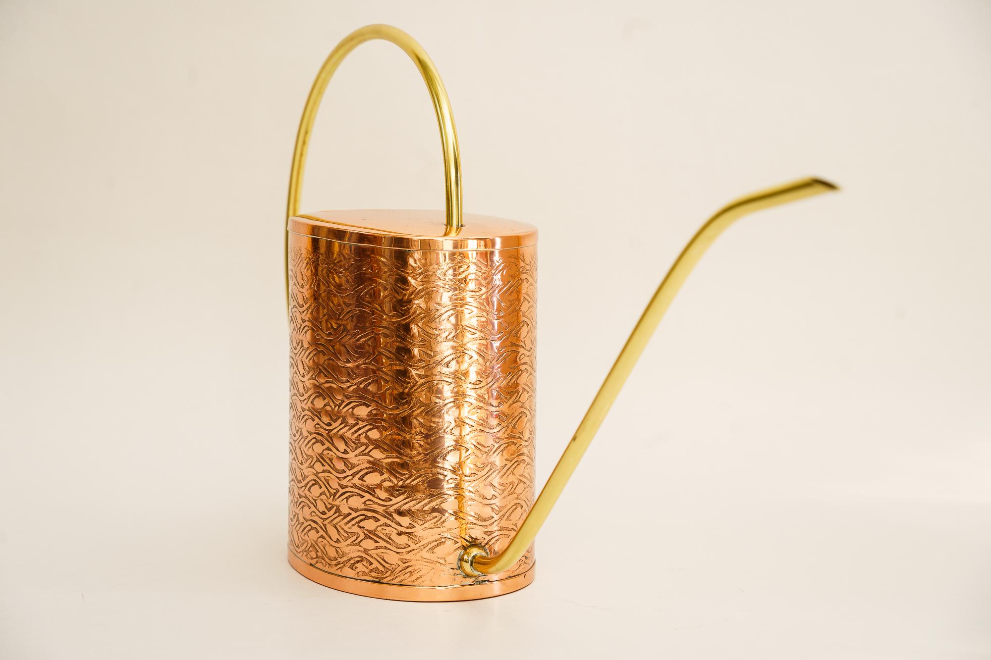 Copper and brass Watering Can, circa 1960s In Good Condition For Sale In Wien, AT