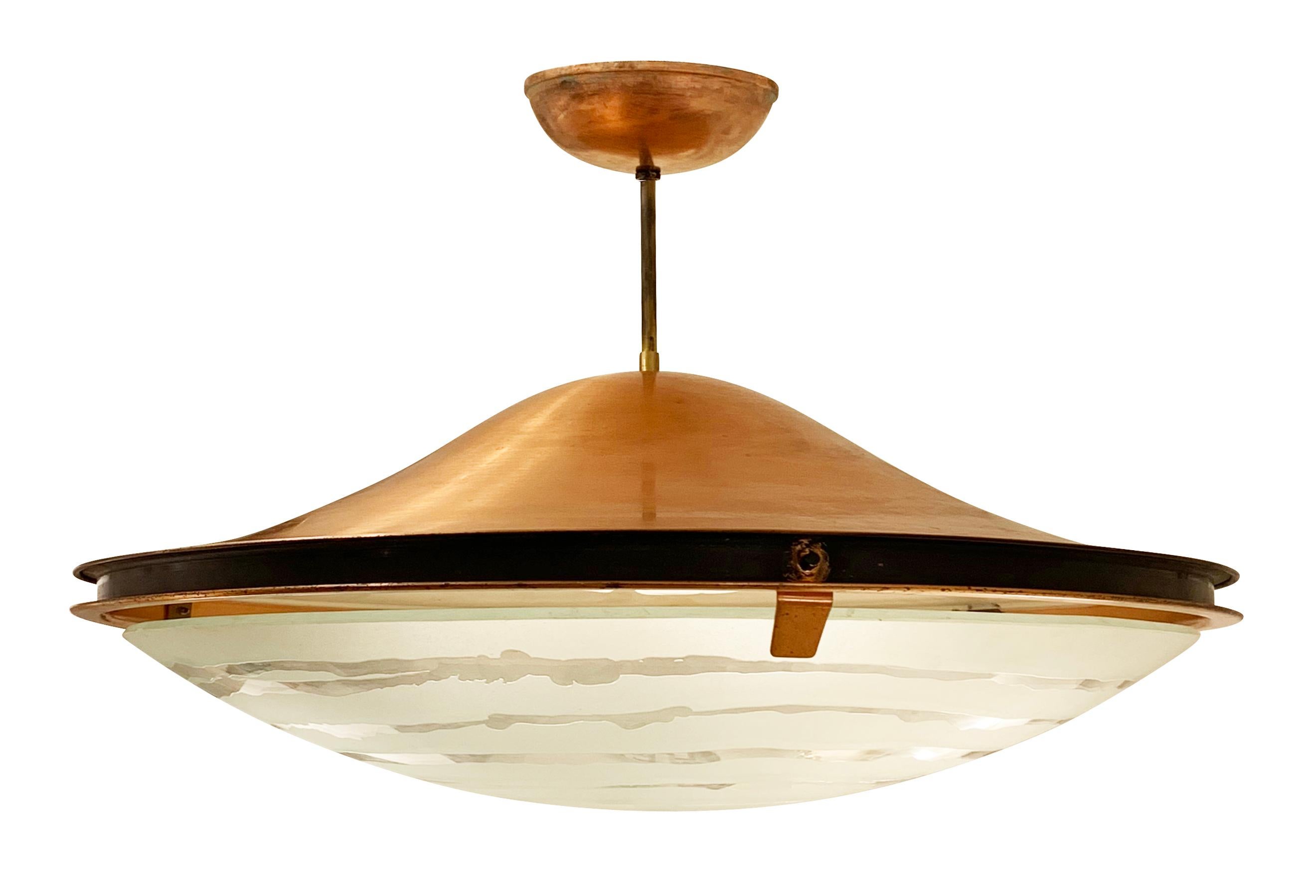 Stilnovo chandelier from the 1960s with a unique etched glass diffuser and copper framing.

Condition: Excellent vintage condition, minor wear consistent with age and use.

Diameter: 26”

Height: 15”

Ref#: LTZ2008