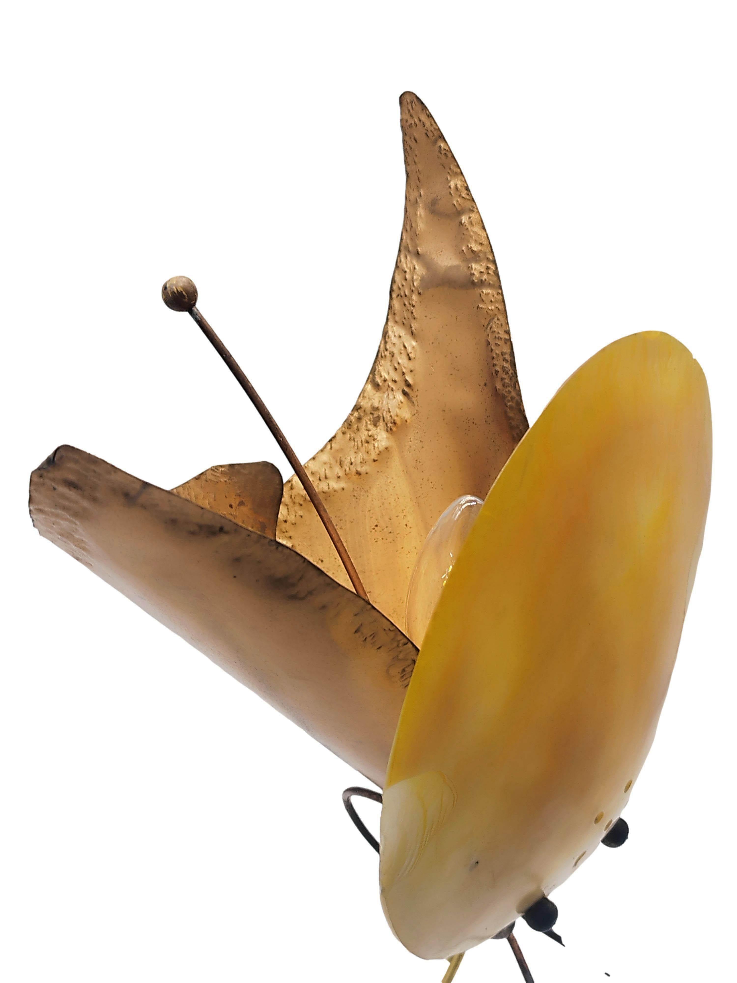 Tischlampe in Blumenform aus Kupfer und Perlmutt, Italien 1970er Jahre (Italienisch) im Angebot
