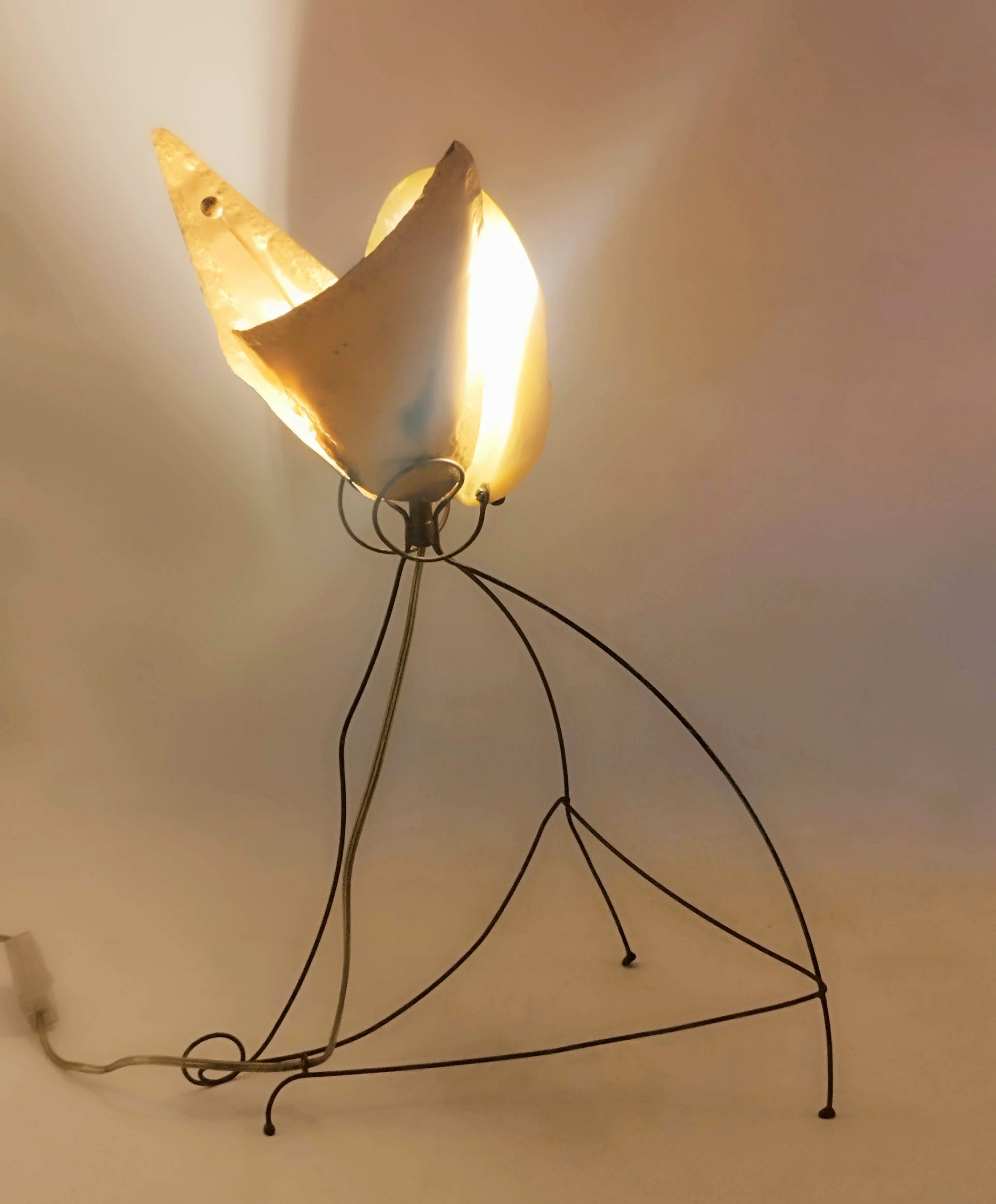 Tischlampe in Blumenform aus Kupfer und Perlmutt, Italien 1970er Jahre im Zustand „Gut“ im Angebot in Naples, IT