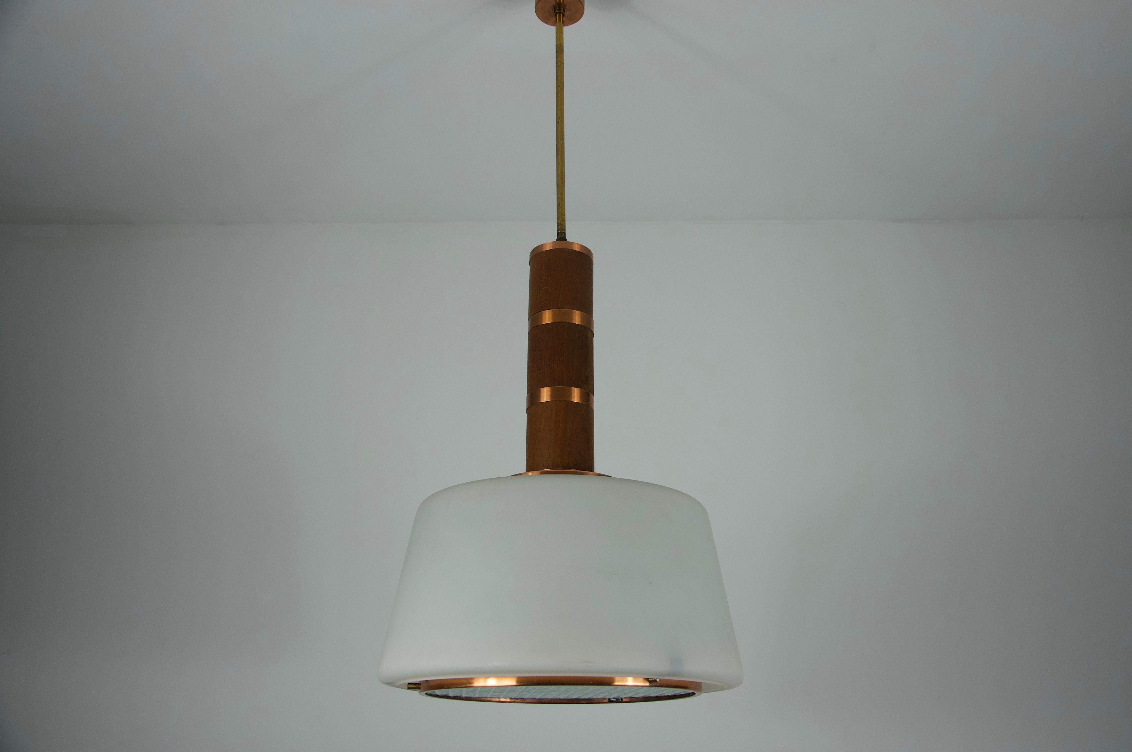 Lampada a sospensione in rame e vetro opalino, anni '60, Italia in vendita 3