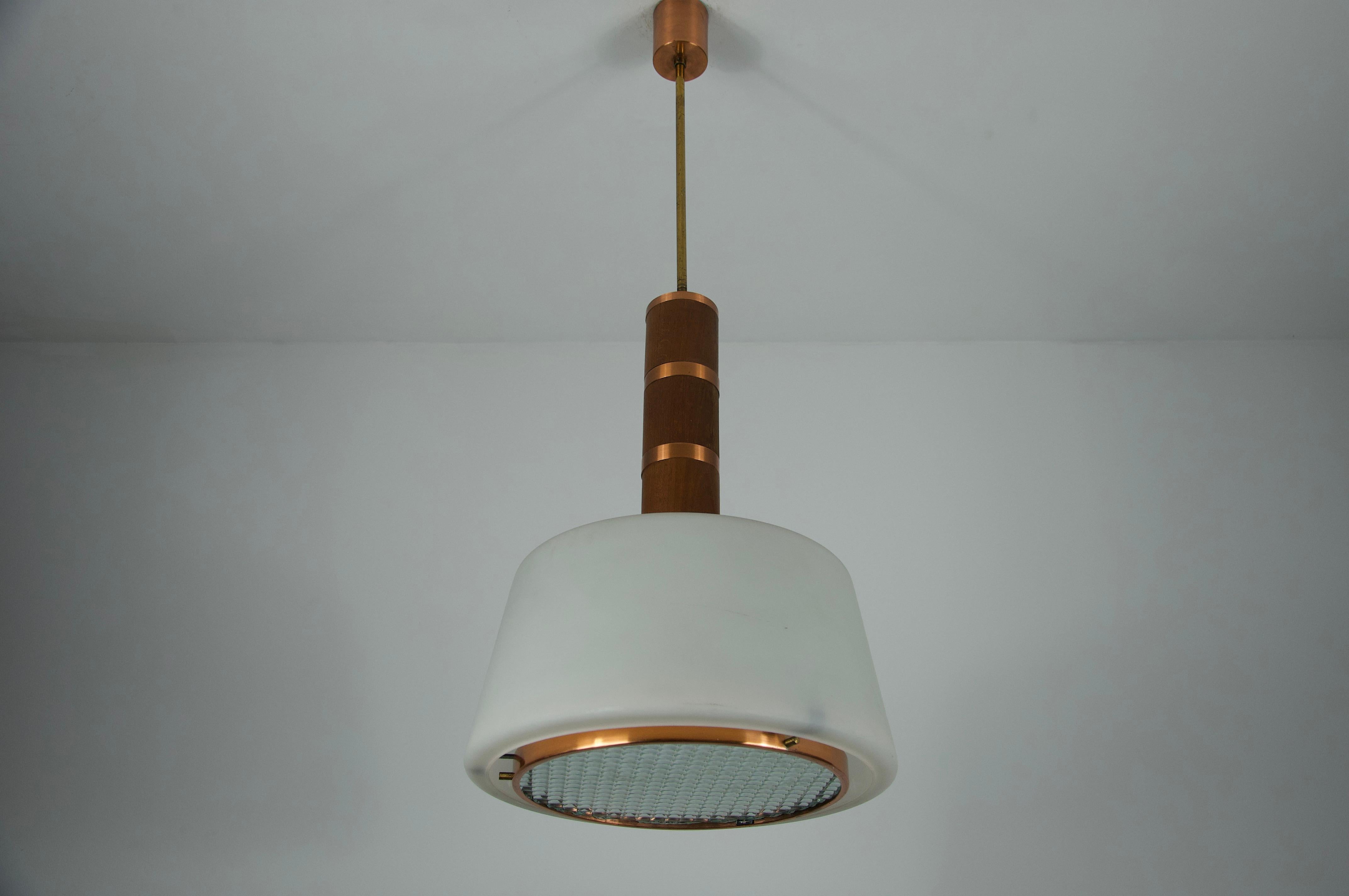 Lampada a sospensione in rame e vetro opalino, anni '60, Italia in vendita 4