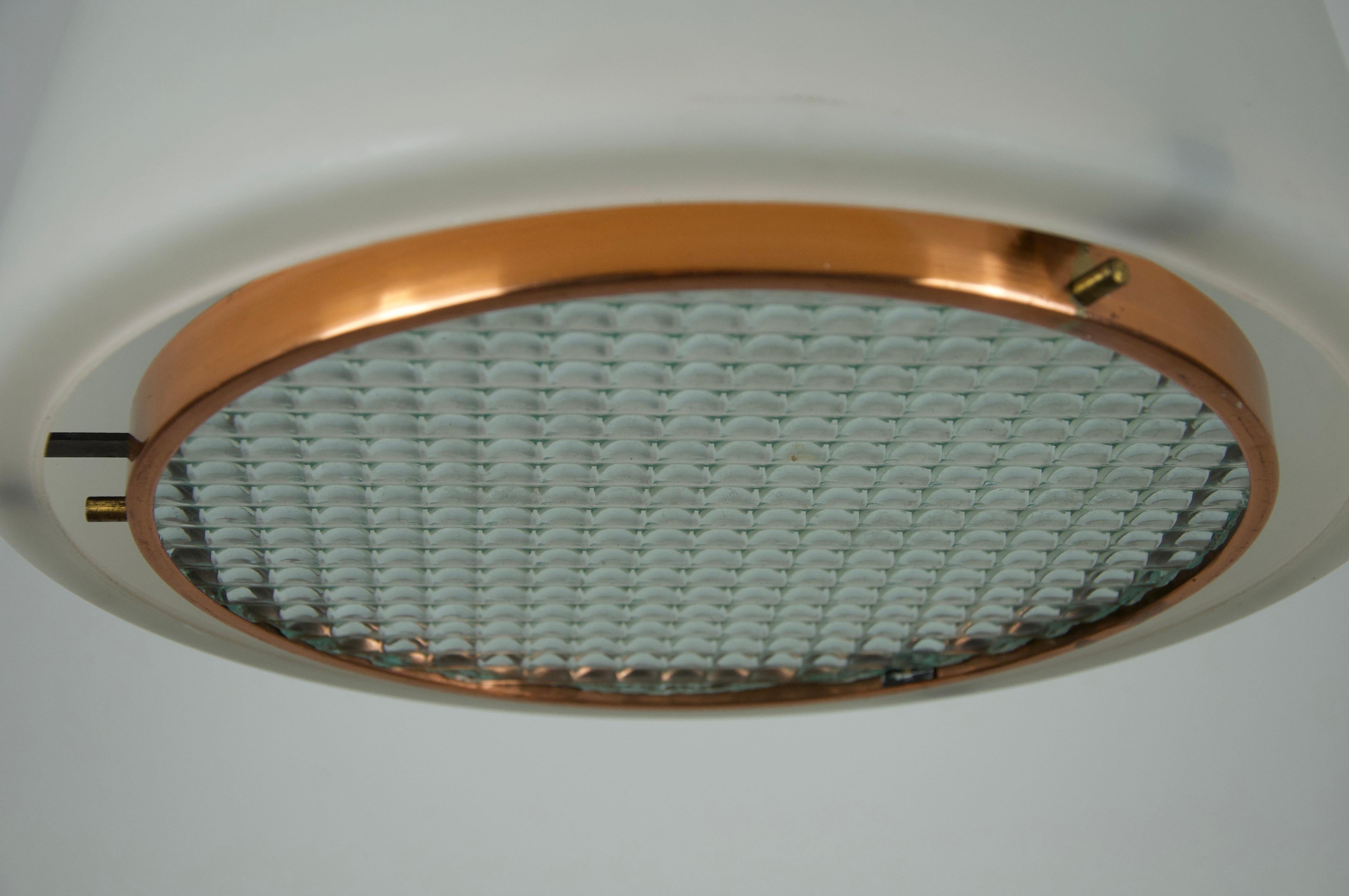 Lampada a sospensione in rame e vetro opalino, anni '60, Italia in vendita 9