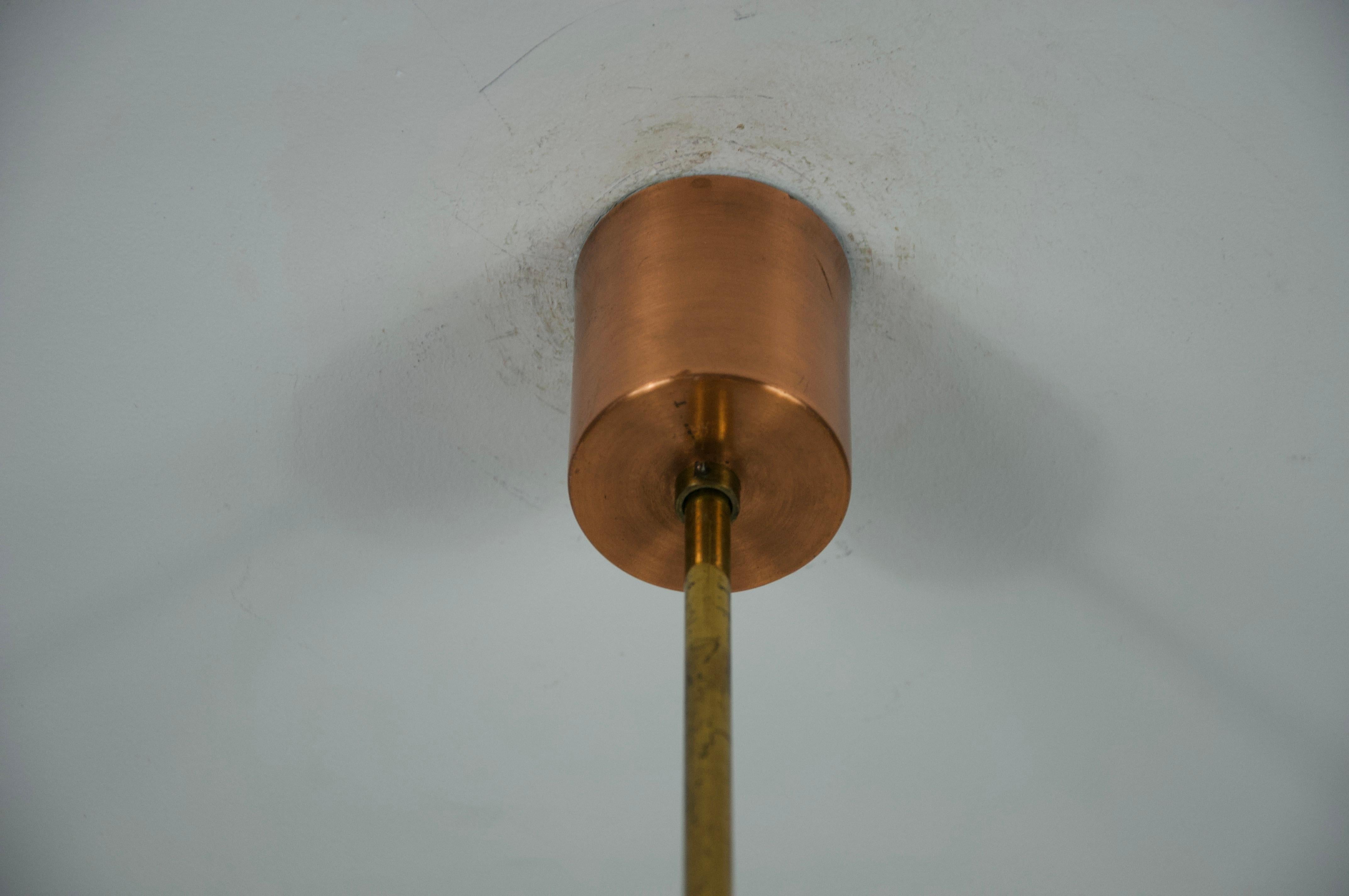 Lampada a sospensione in rame e vetro opalino, anni '60, Italia in vendita 12