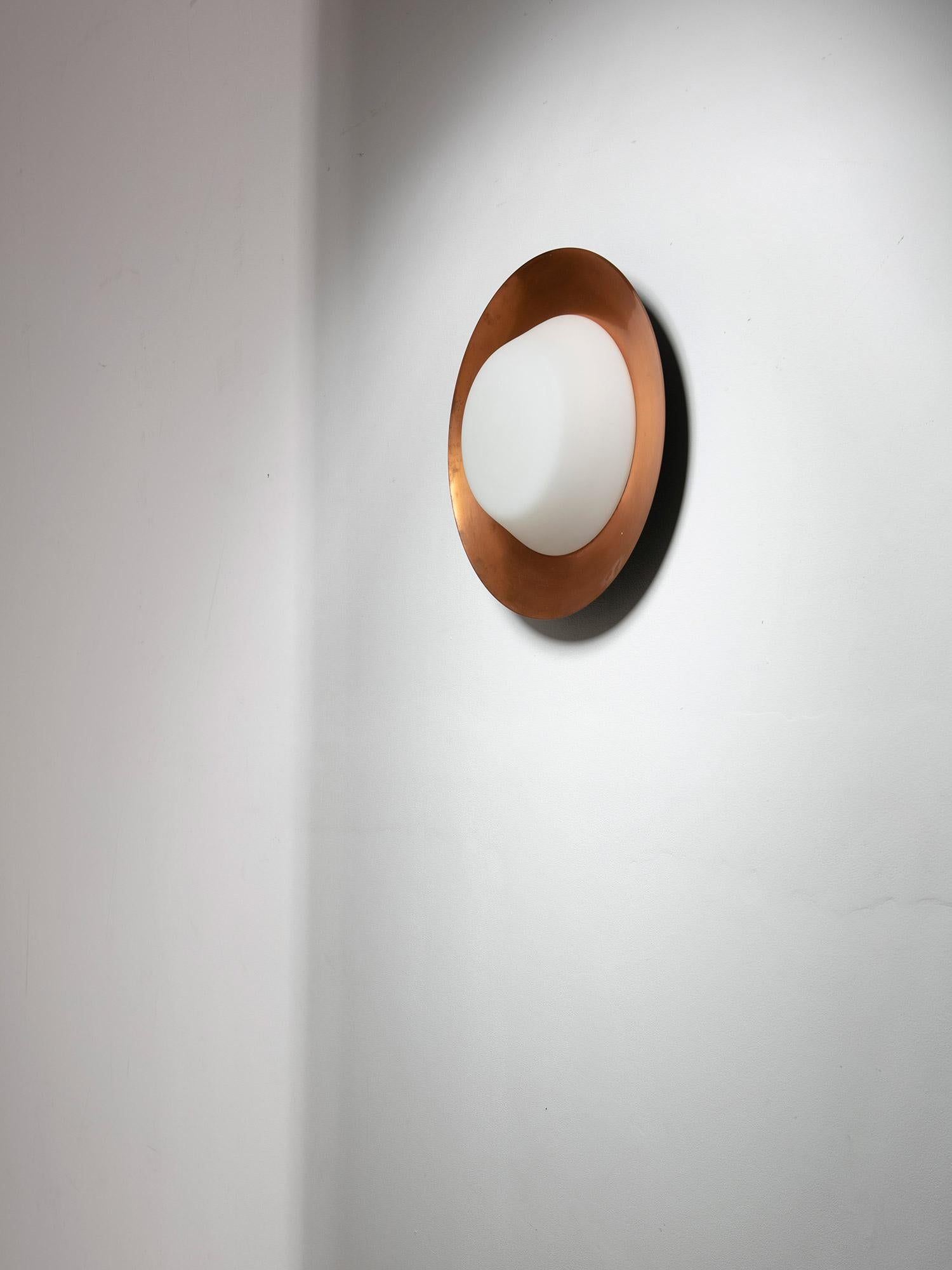 Lámpara de Pared / Techo de Cobre y Opalina by Candle, Italia, Años 50 mediados del siglo XX en venta