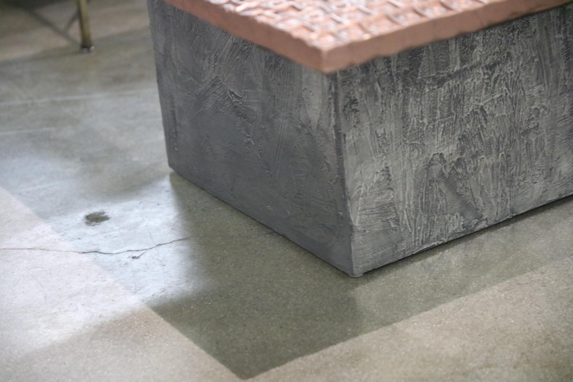 Table en cuivre et terre cuite enduite d'acier inoxydable en vente 3